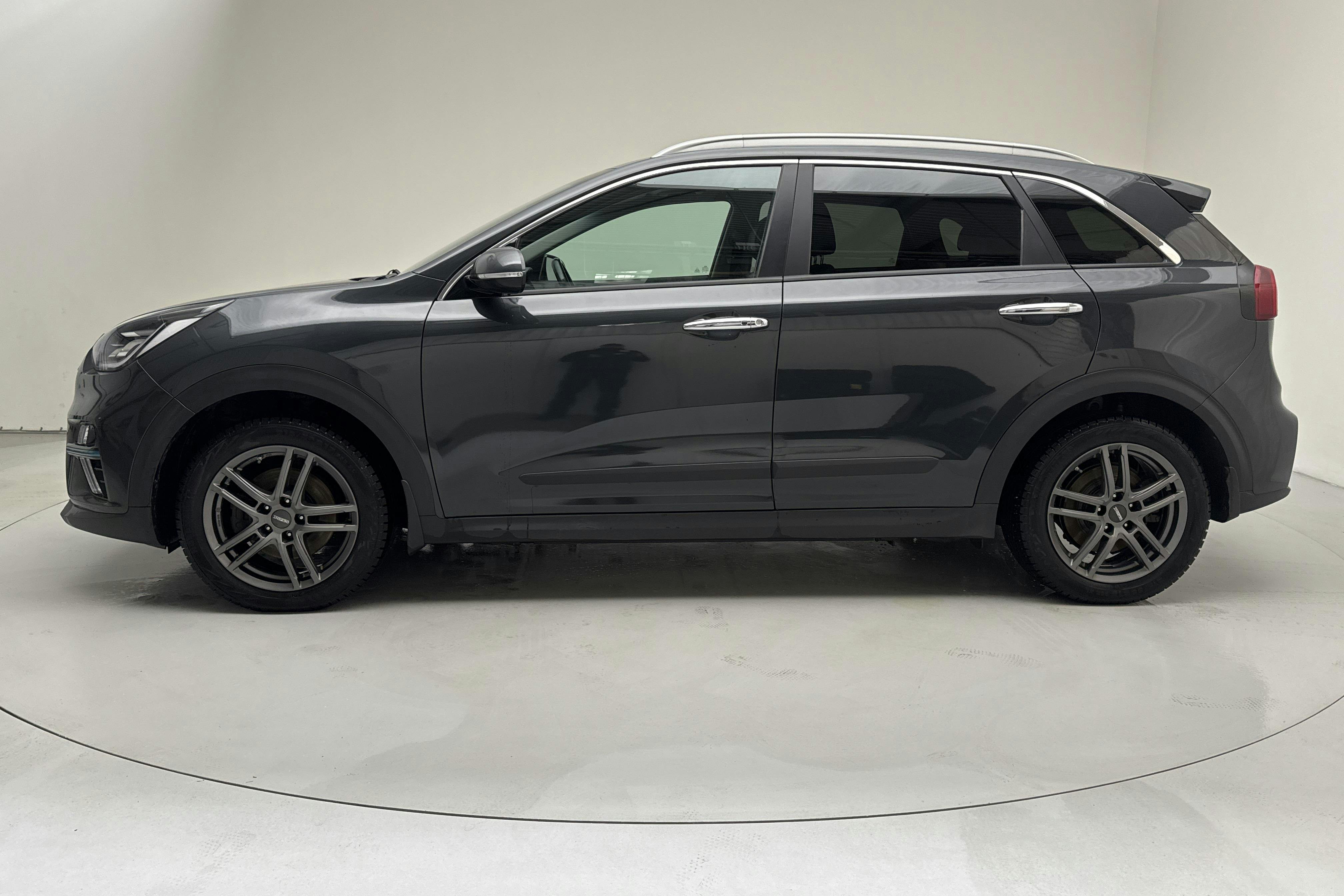 Presentation photo 2 of 19: KIA e-Niro 64kWh (204hk) - 128 540 km - Automatic - gray - 2019