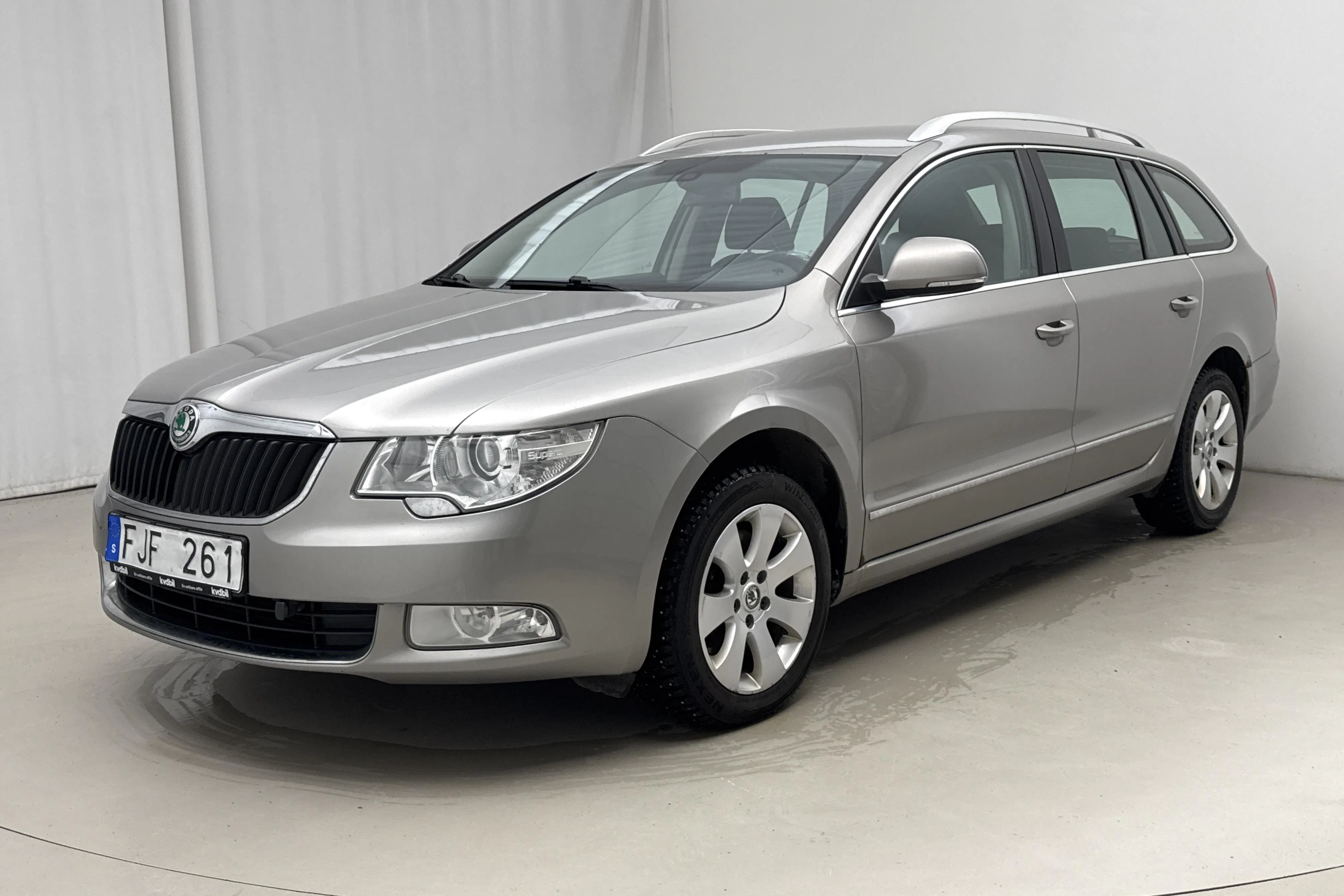 Presentation photo 1 of 13: Skoda Superb 1.8 TSI Kombi (160hk) - 182 770 km - Automatic - Light Brown - 2010