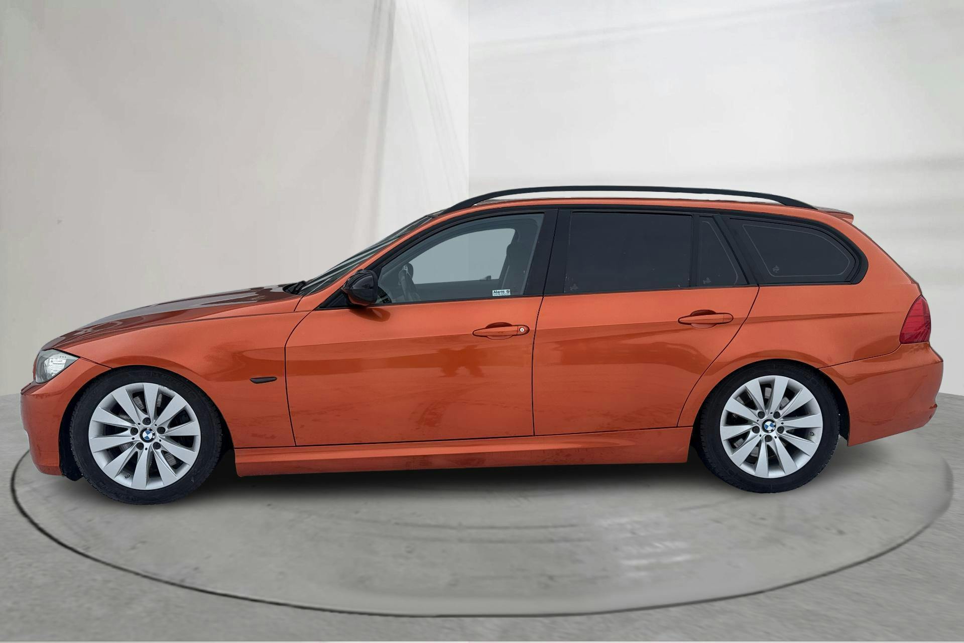 Präsentationsfoto 2 von 15: BMW 330d xDrive Touring, E91 (245hk) - 292 440 Kilometer - Verkaufsautomat - grau - 2009