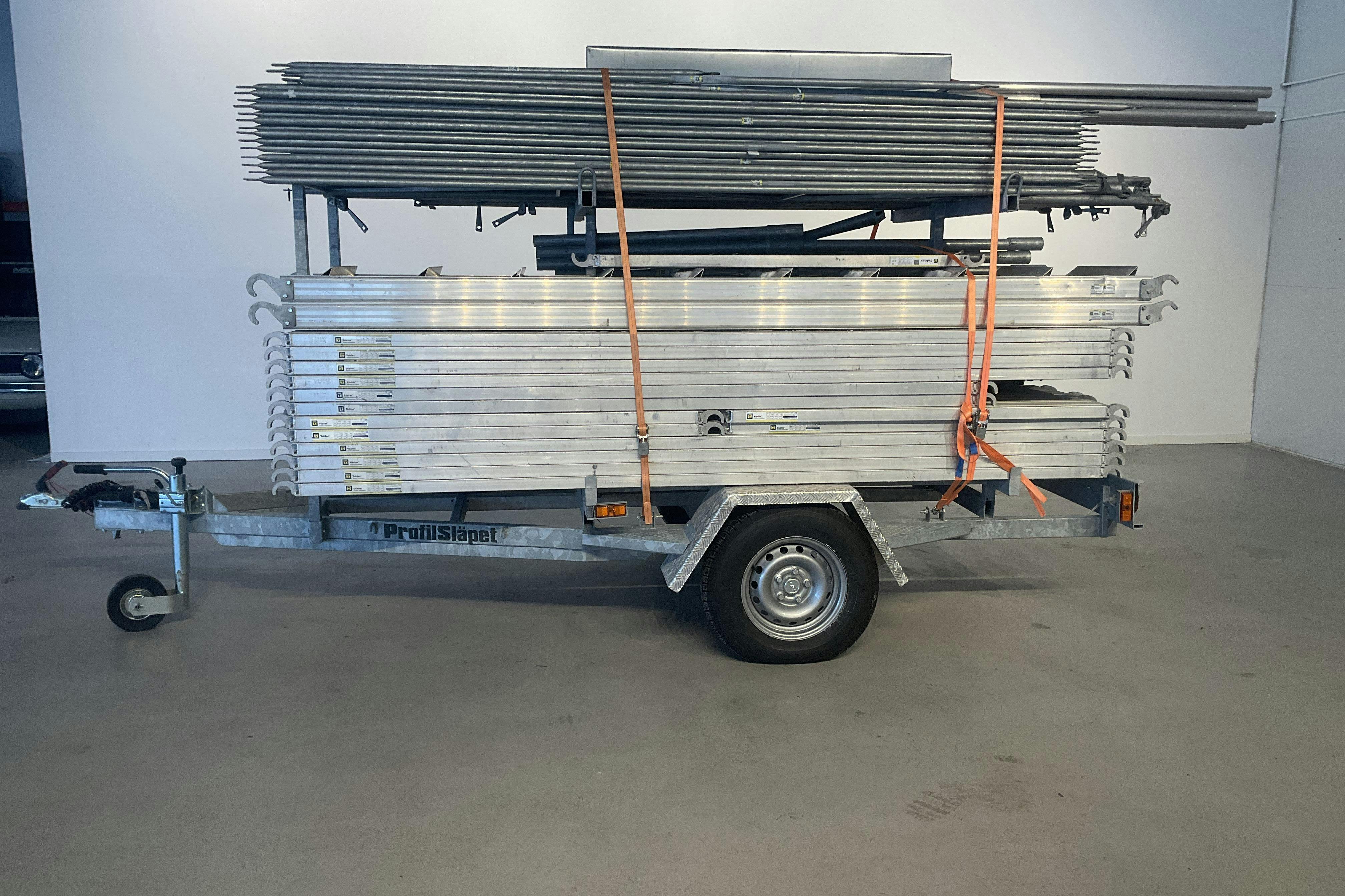 Presentationsfoto 2 av 17: PROFILSLÄPET PS ST - 0 km - Light Grey - 2024