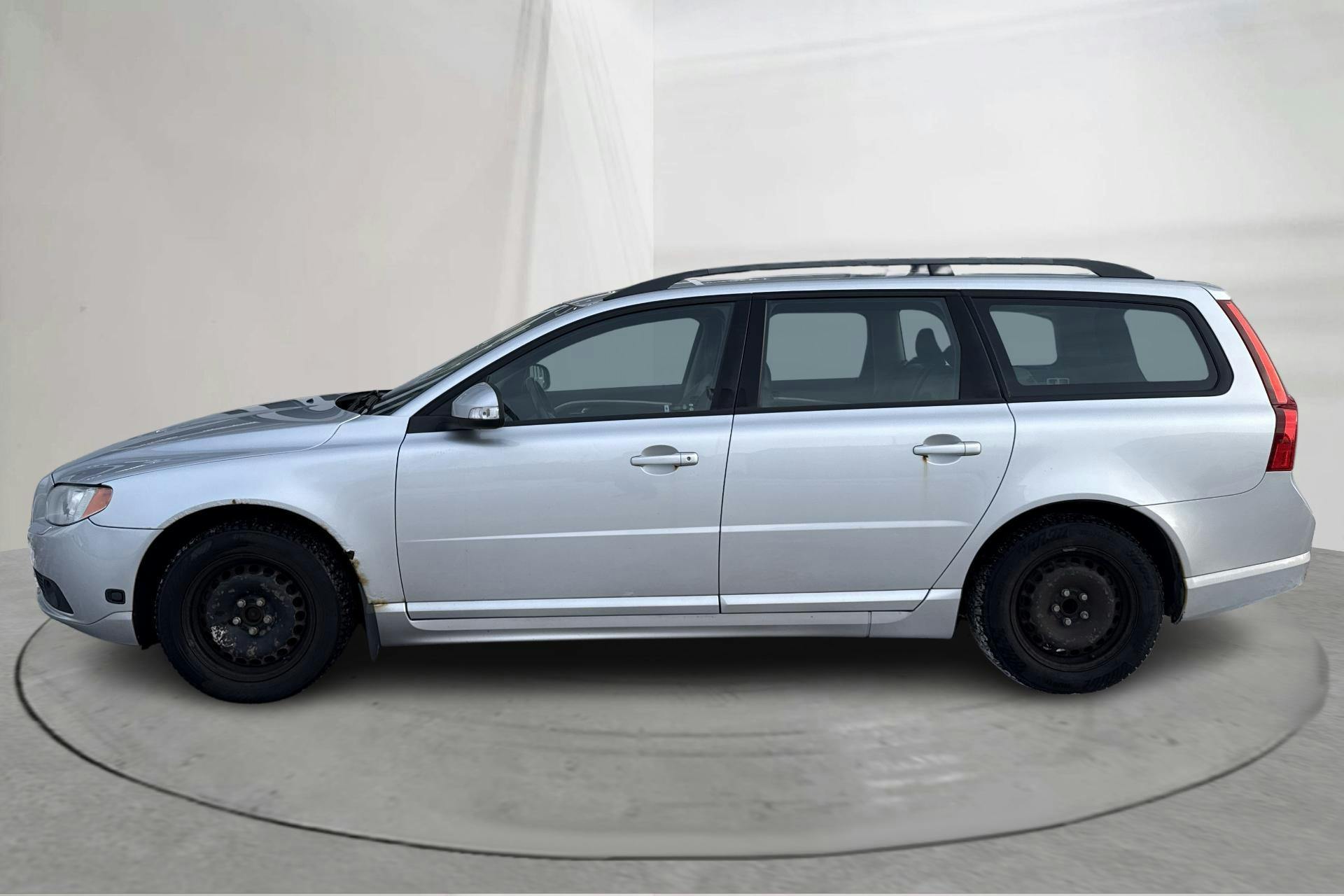 Presentation photo 2 of 13: Volvo V70 II 2.0F (145hk) - 240 820 km - Manual - Light Grey - 2009