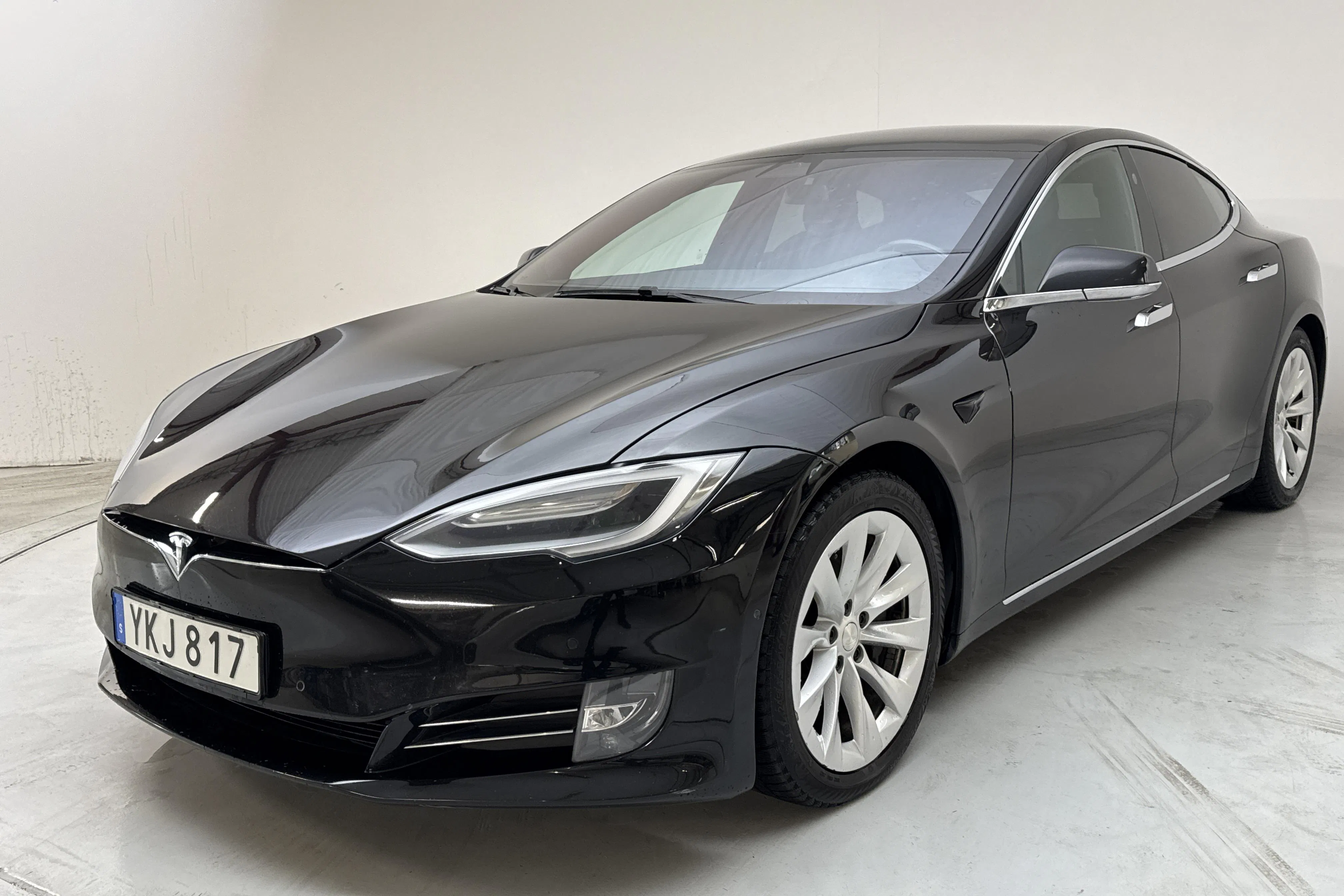 Presentationsfoto 1 av 17: Tesla Model S 100D - 25 797 mil - Automat - svart - 2017