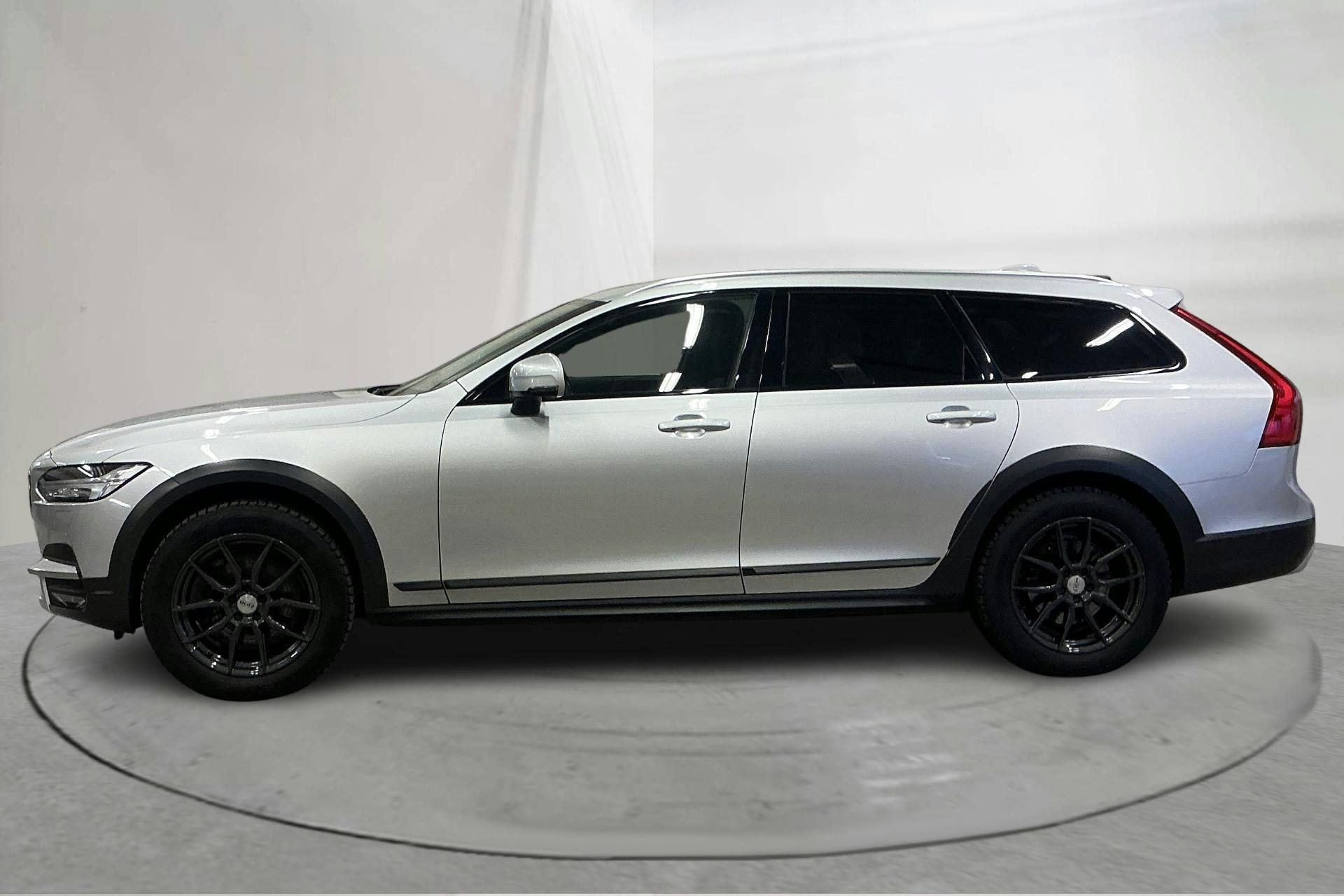 Presentation photo 2 of 18: Volvo V90 D4 Cross Country AWD (190hk) - 140 320 km - Automatic - silver - 2020