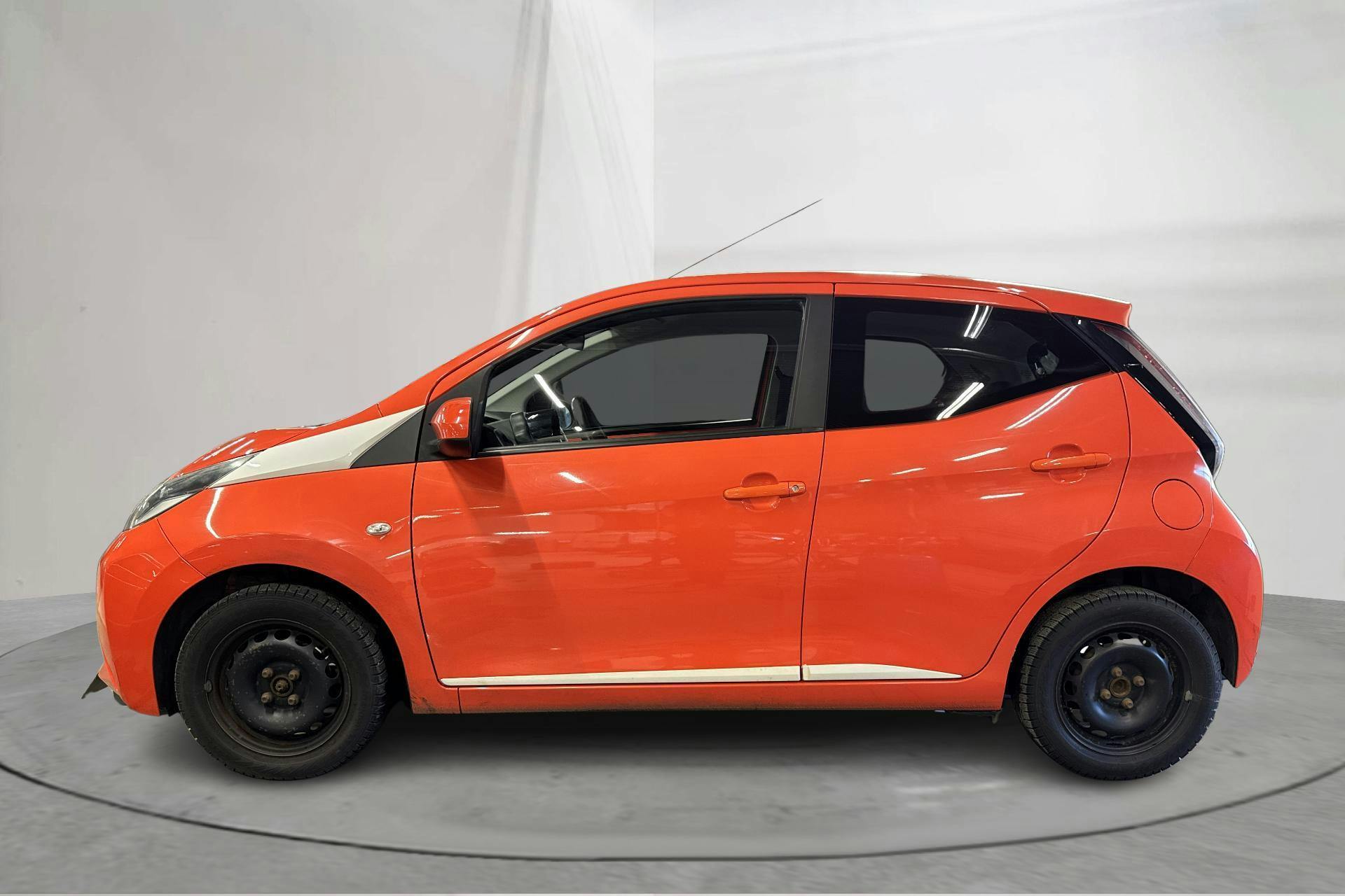 Presentation photo 2 of 14: Toyota Aygo 1.0 5dr (69hk) - 92 430 km - Manual - orange - 2016