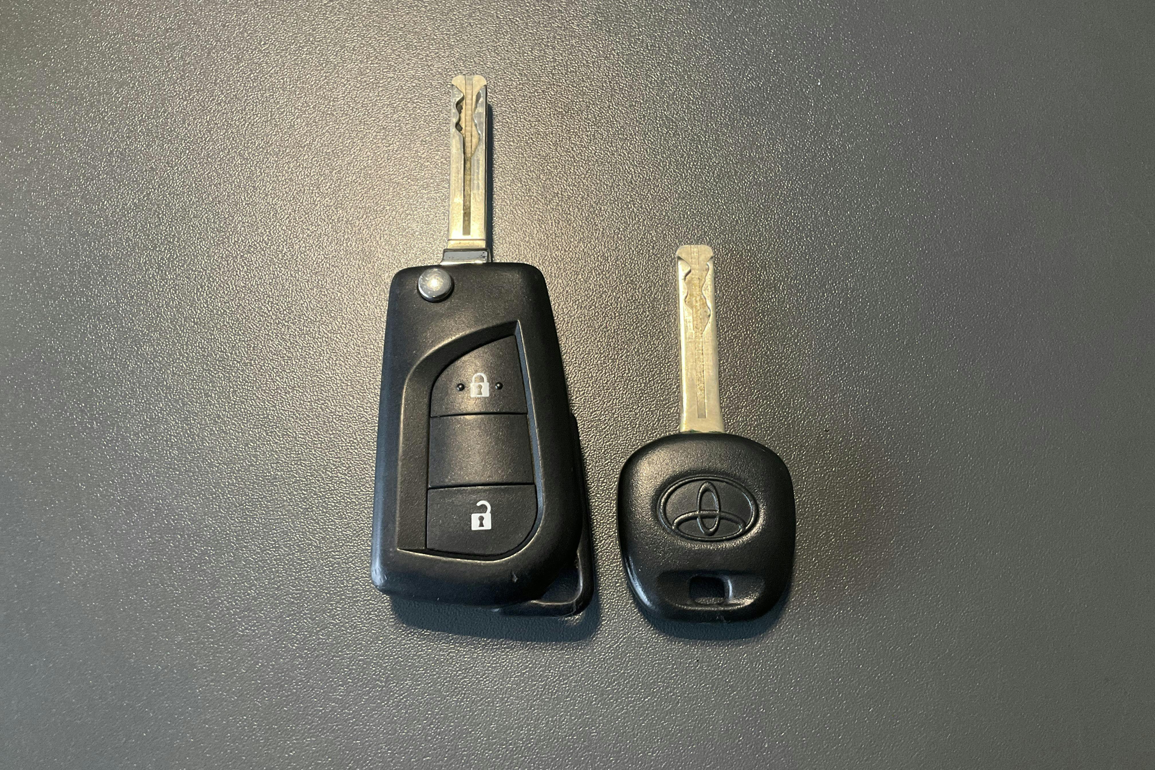 Presentation photo 14 of 14: Toyota Aygo 1.0 5dr (69hk) - 92 430 km - Manual - orange - 2016