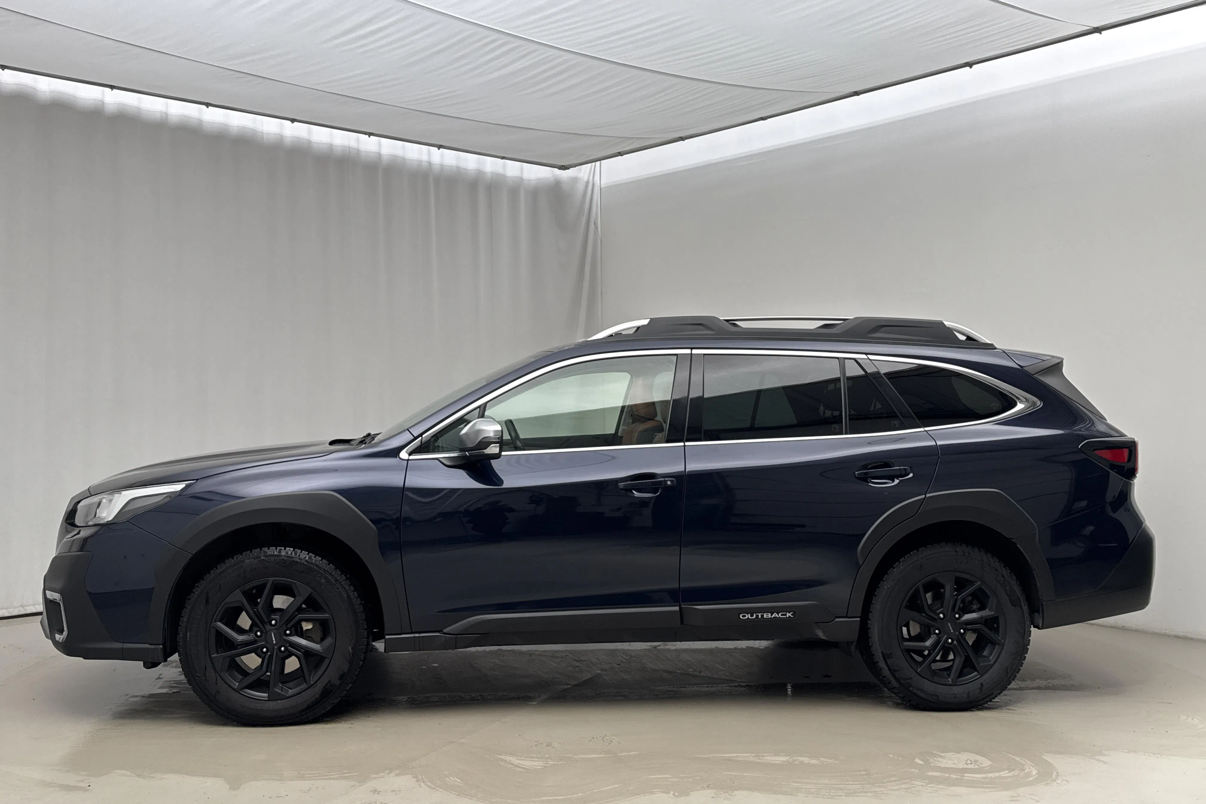 Presentationsfoto 2 av 19: Subaru Outback 2.5i XFuel 4WD (169hk) - 7 800 mil - Automat - Dark Blue - 2021