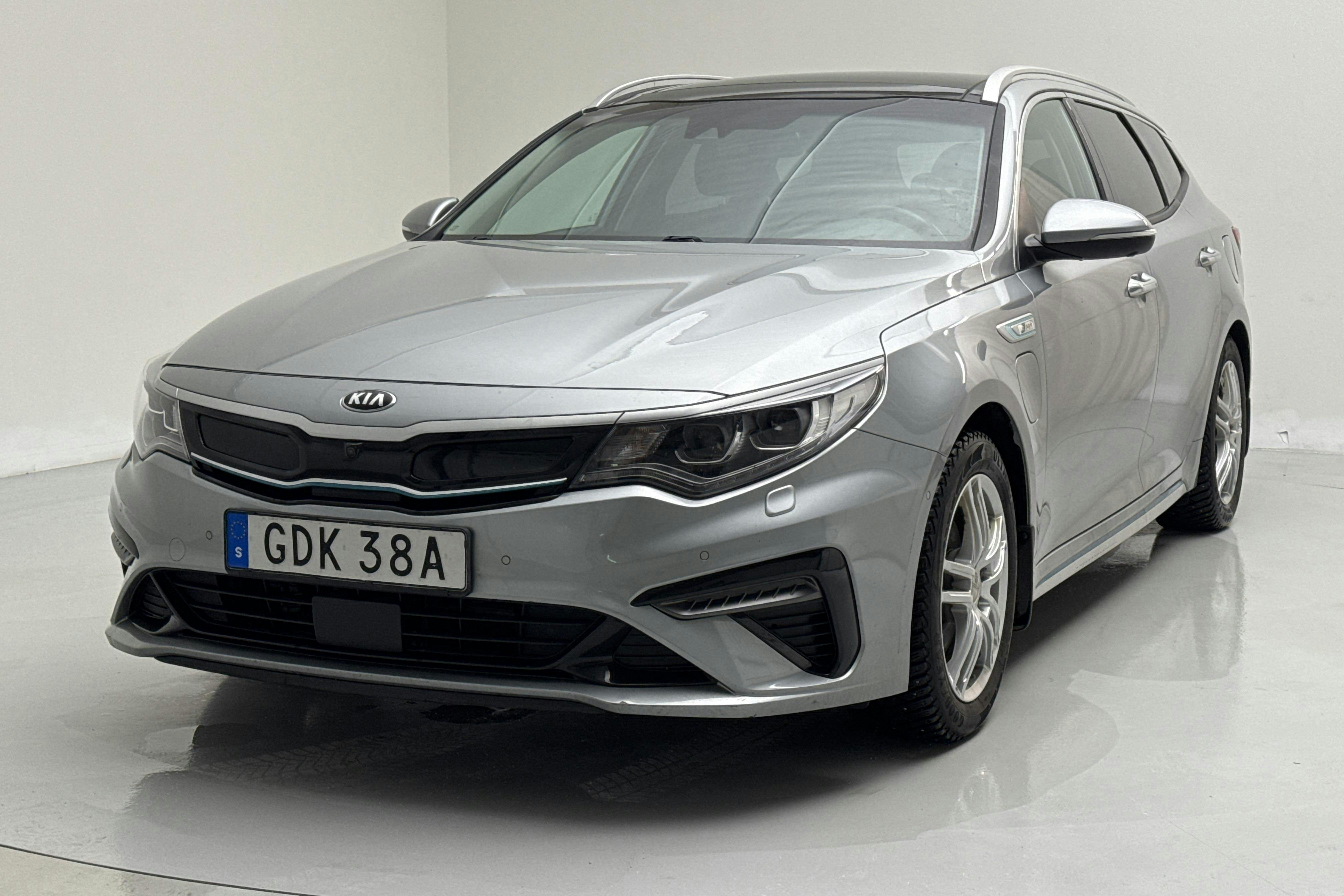 Presentation photo 1 of 20: KIA Optima 2.0 GDi Plug-in Hybrid SW (205hk) - 110 450 km - Automatic - gray - 2019