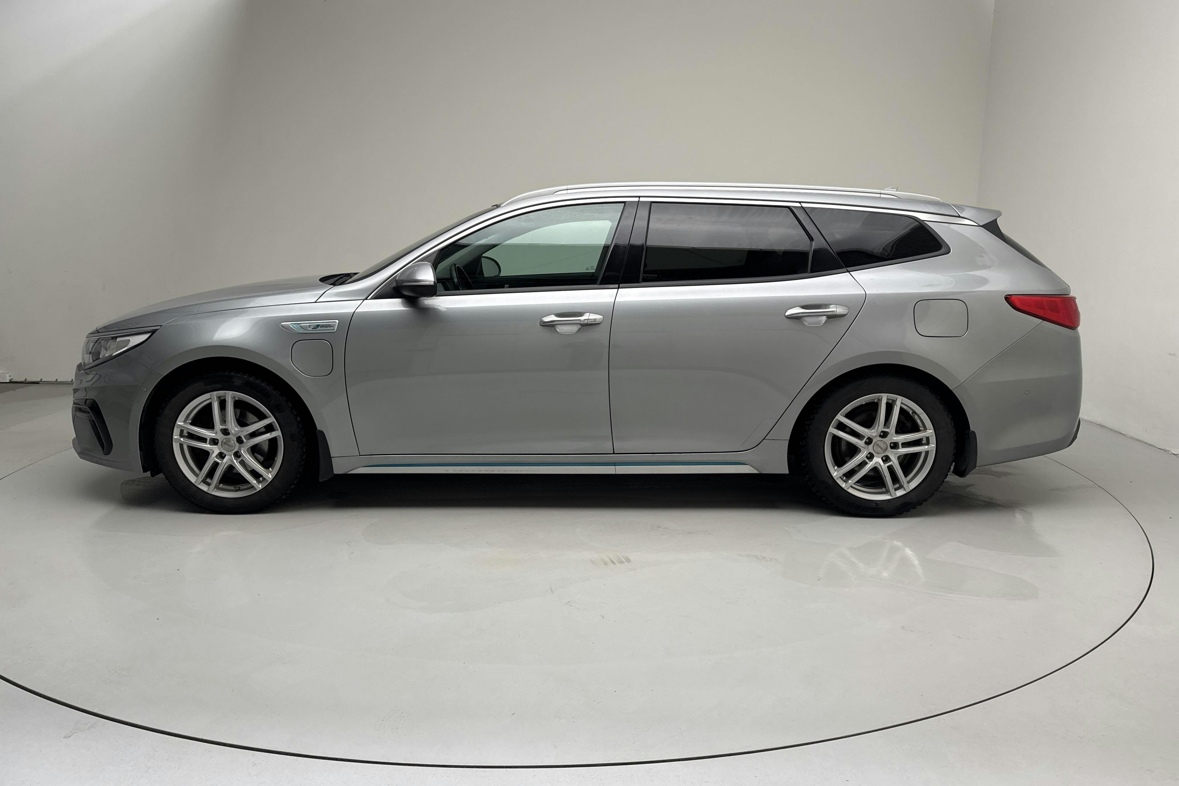 Presentation photo 2 of 20: KIA Optima 2.0 GDi Plug-in Hybrid SW (205hk) - 110 450 km - Automatic - gray - 2019