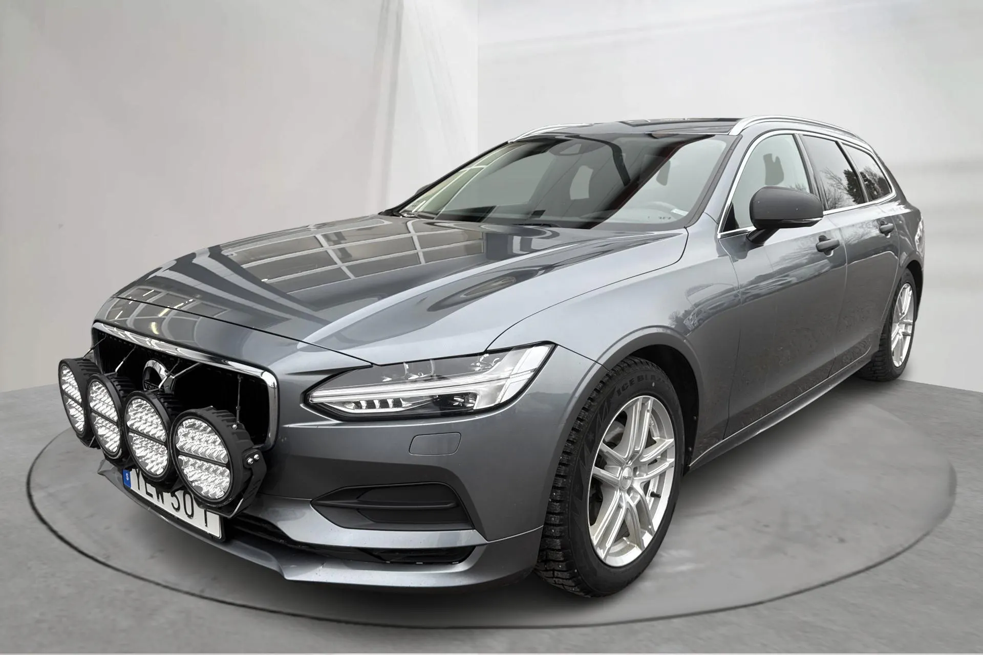 Presentationsfoto 1 av 16: Volvo V90 D3 AWD (150hk) - 23 430 mil - Automat - grå - 2019