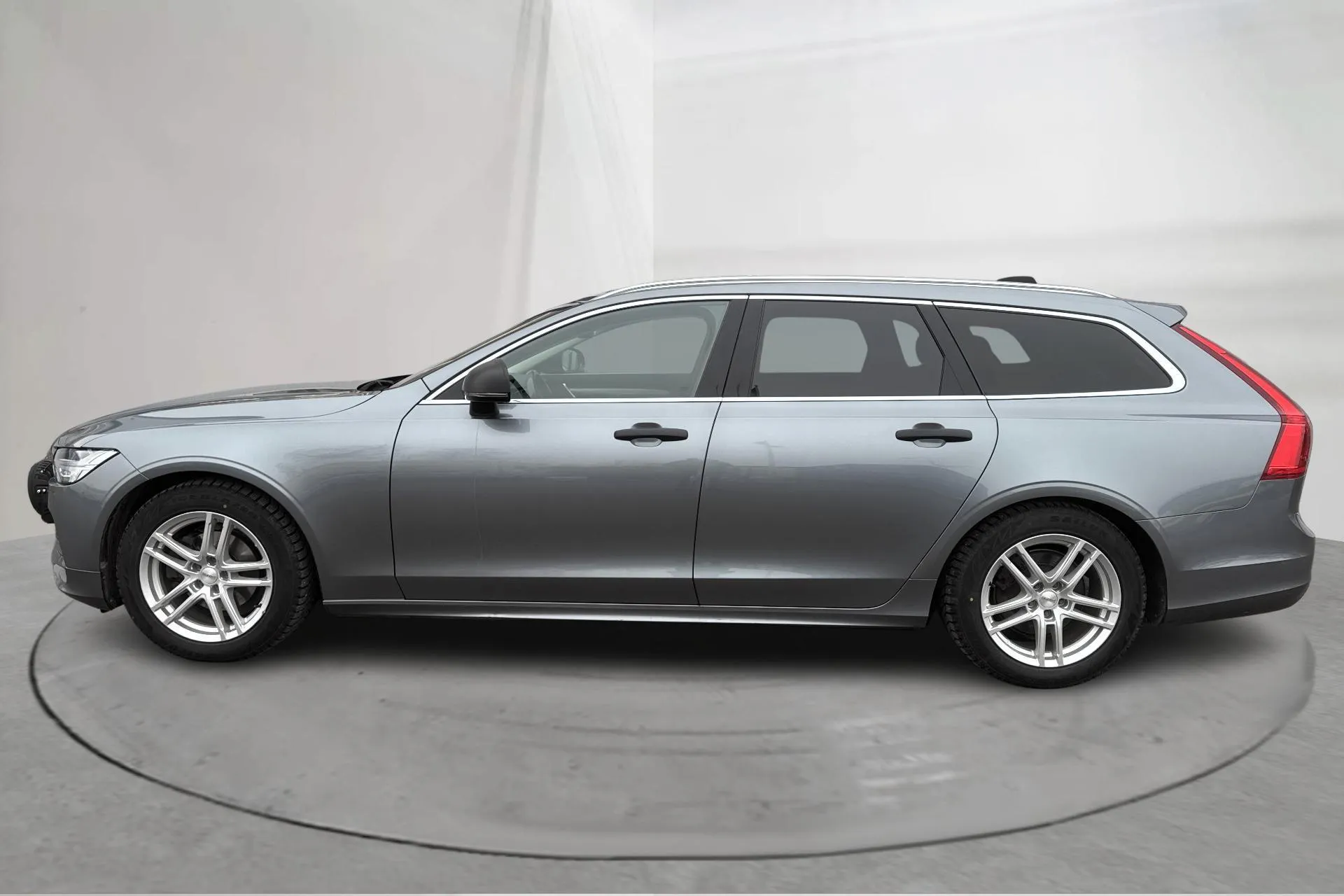 Presentationsfoto 2 av 16: Volvo V90 D3 AWD (150hk) - 23 430 mil - Automat - grå - 2019