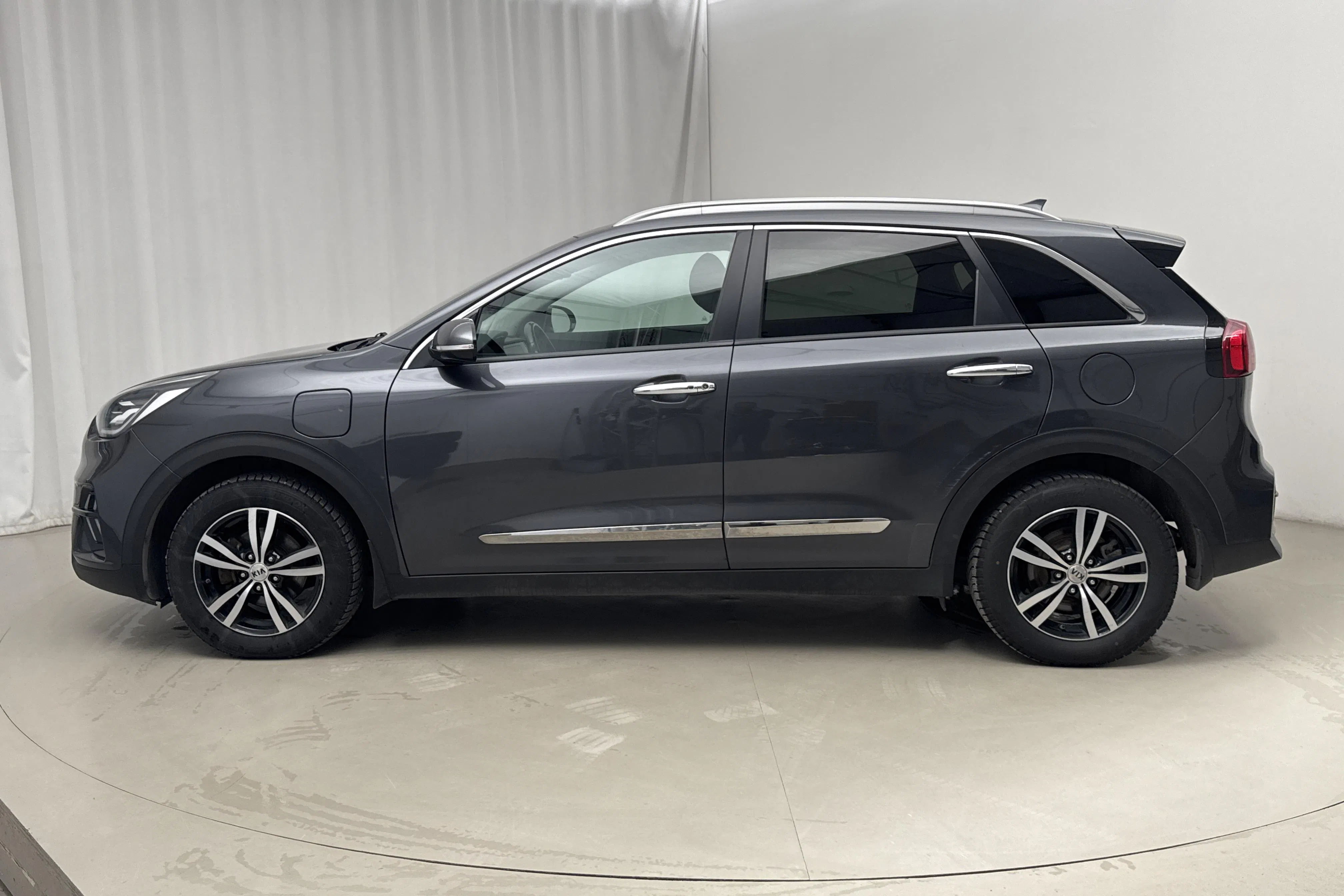 Presentation photo 2 of 21: KIA Niro Plug-in Hybrid 1.6 (141hk) - 206 790 km - Automatic - gray - 2021