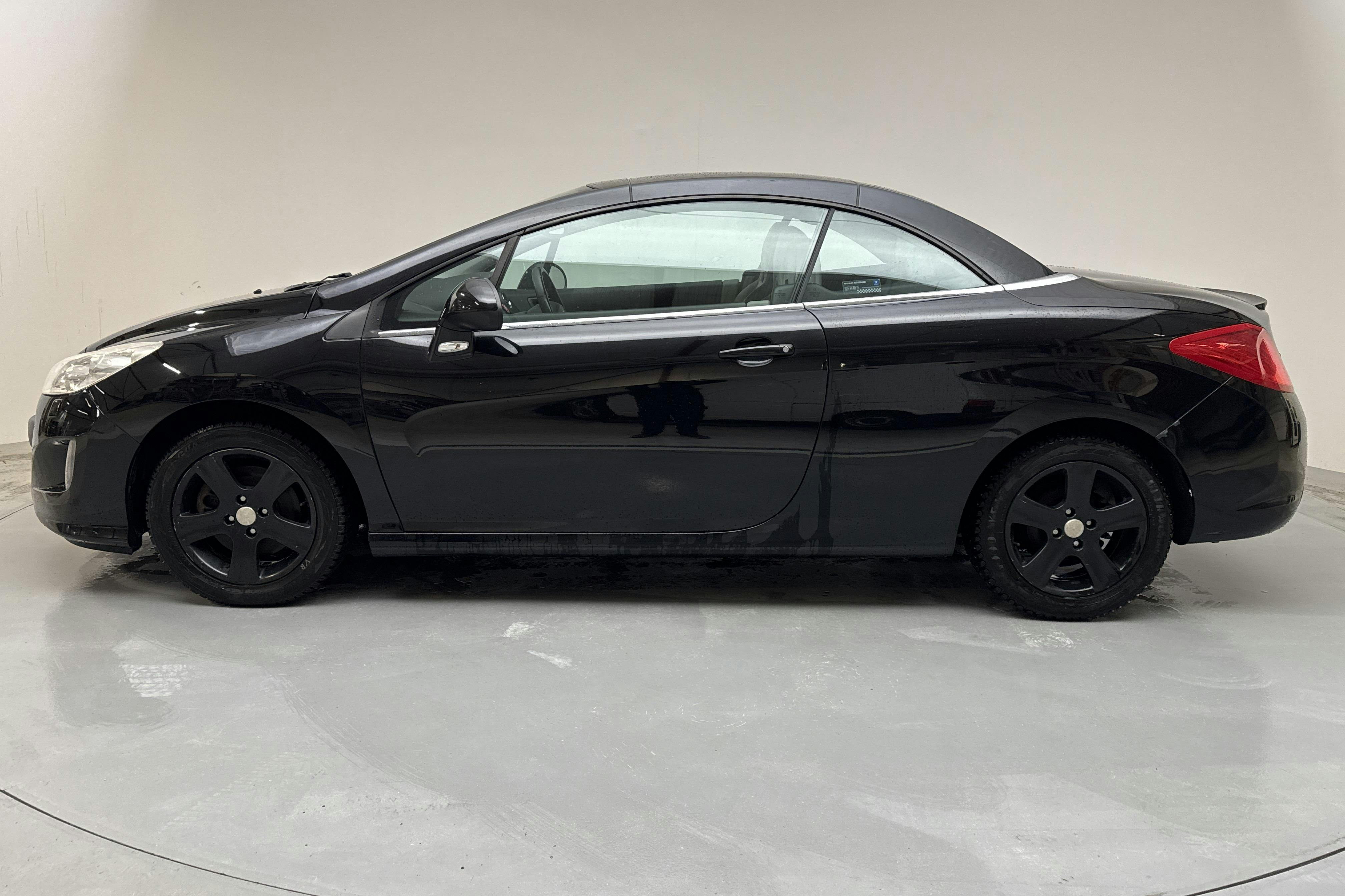 Presentation photo 2 of 11: Peugeot 308 CC 1.6 Turbo (156hk) - 119 320 km - Manual - black - 2010