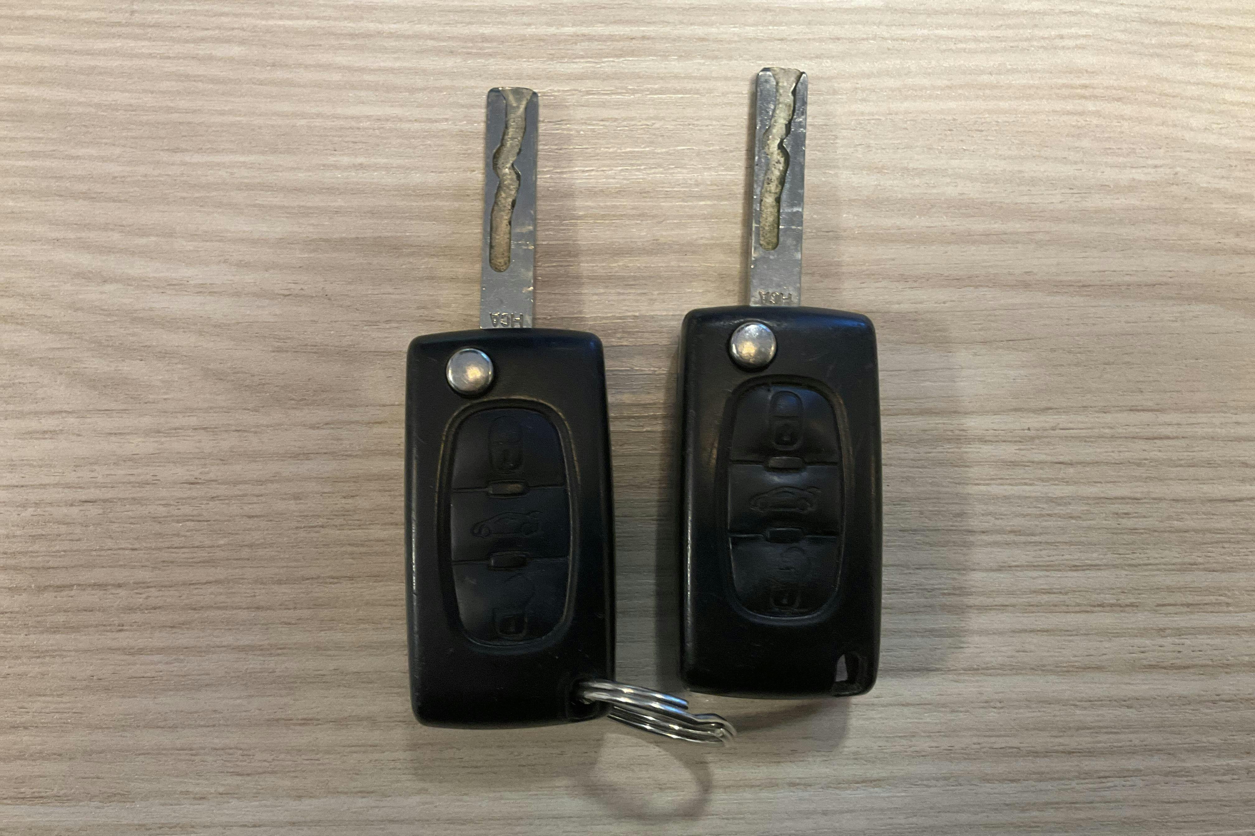 Presentation photo 11 of 11: Peugeot 308 CC 1.6 Turbo (156hk) - 119 320 km - Manual - black - 2010