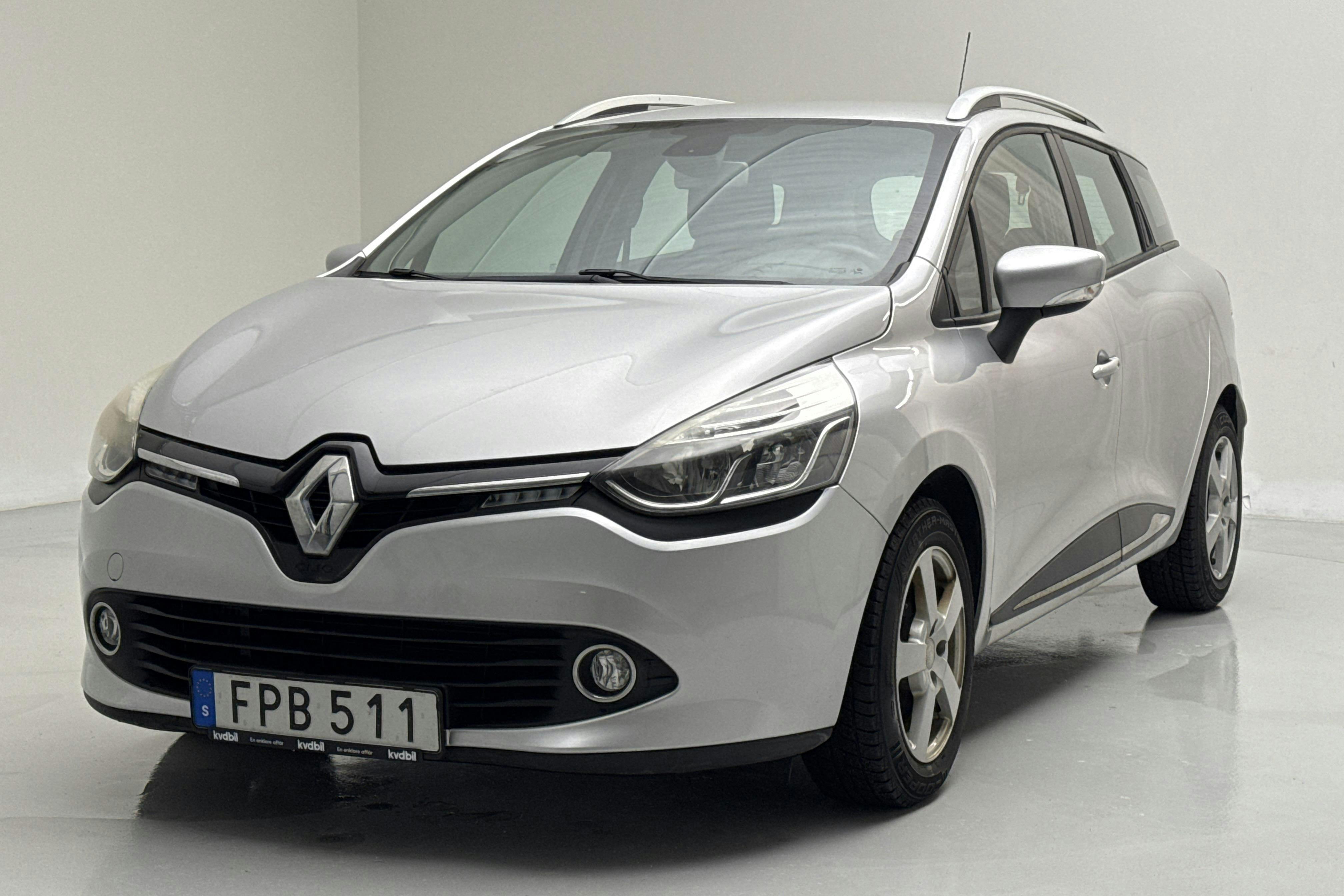 Presentation photo 1 of 13: Renault Clio IV 0.9 TCe 90 Sports Tourer (90hk) - 75 020 km - Manual - silver - 2015