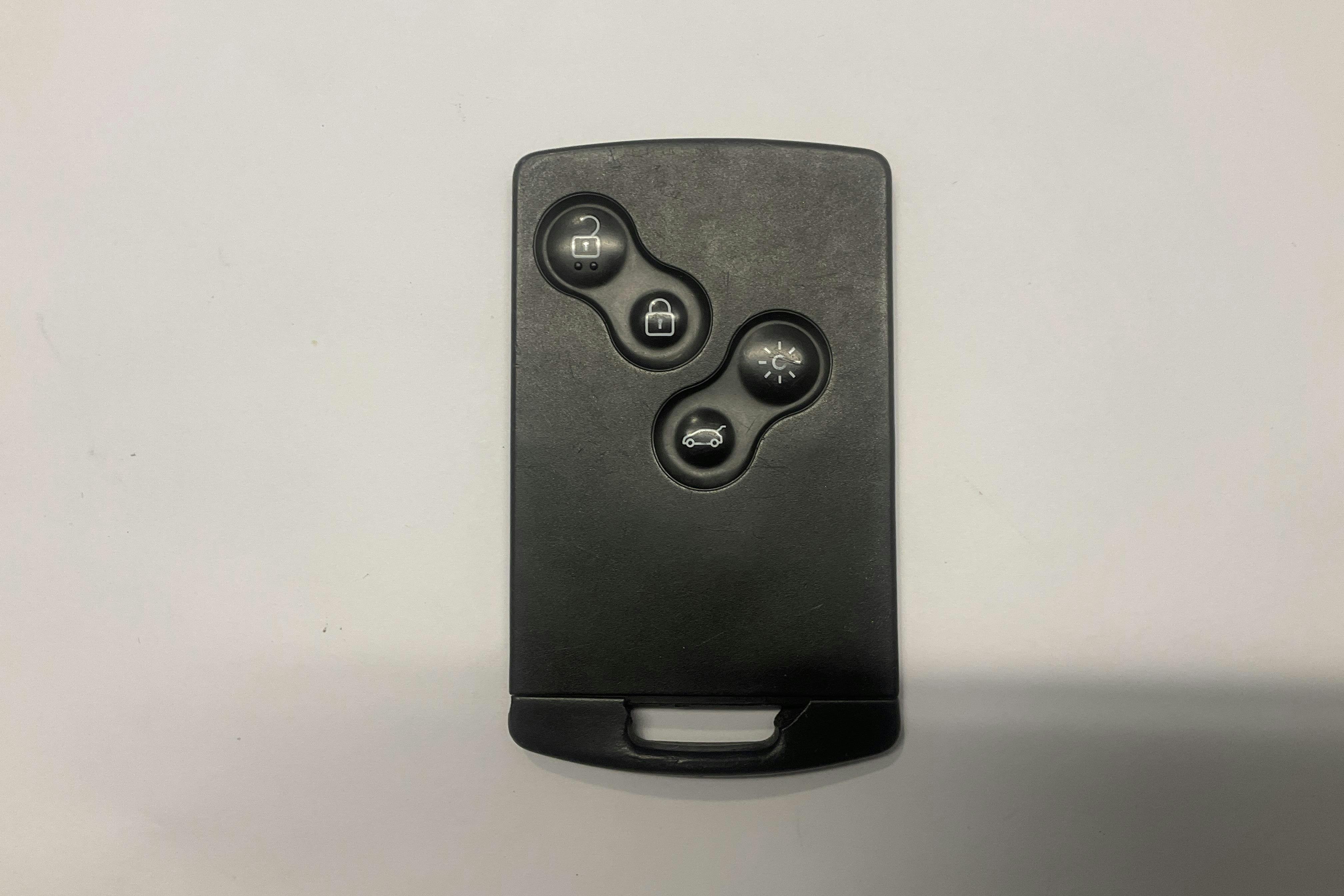 Presentation photo 13 of 13: Renault Clio IV 0.9 TCe 90 Sports Tourer (90hk) - 75 020 km - Manual - silver - 2015