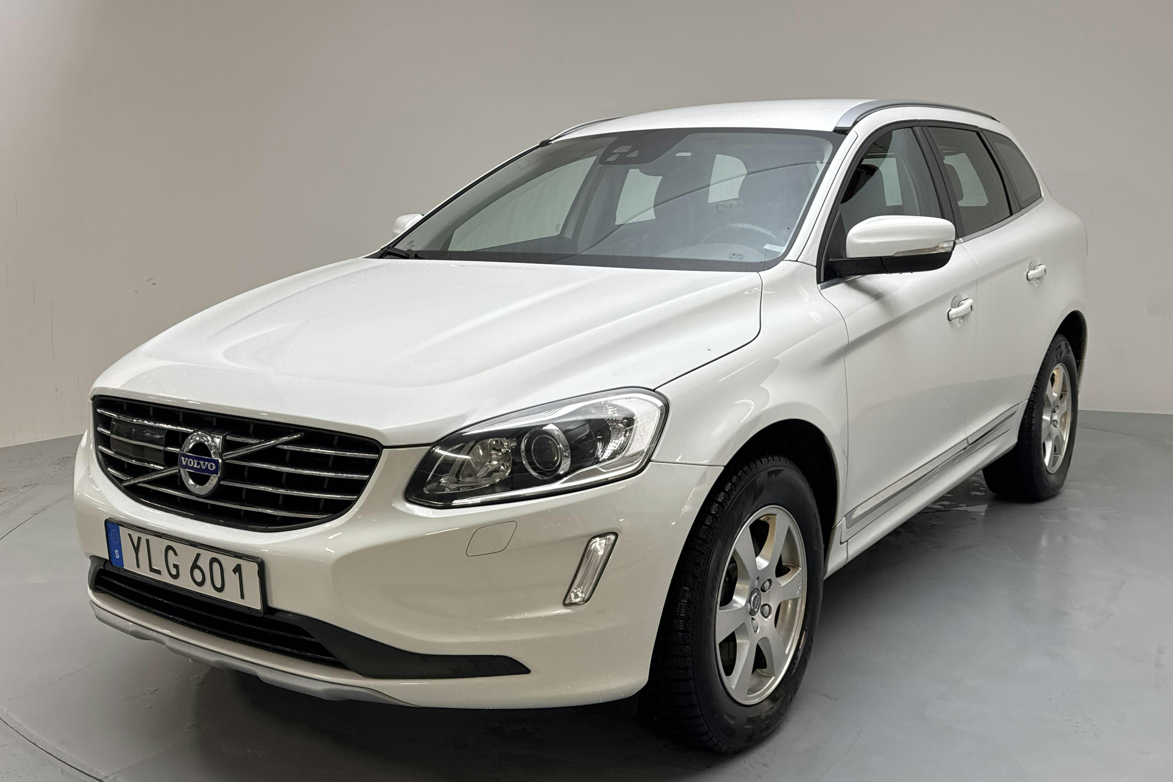 Presentation photo 1 of 14: Volvo XC60 D4 AWD (190hk) - 144 180 km - Automatic - white - 2017