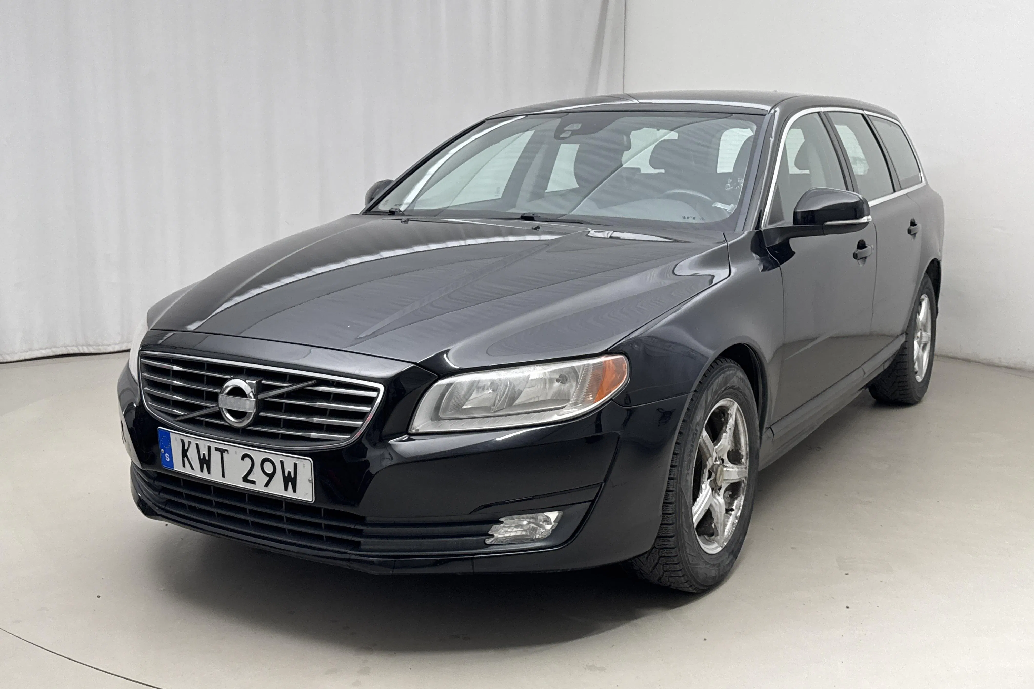 Presentation photo 1 of 14: Volvo V70 II T5 (240hk) - 420 000 km - Automatic - black - 2014