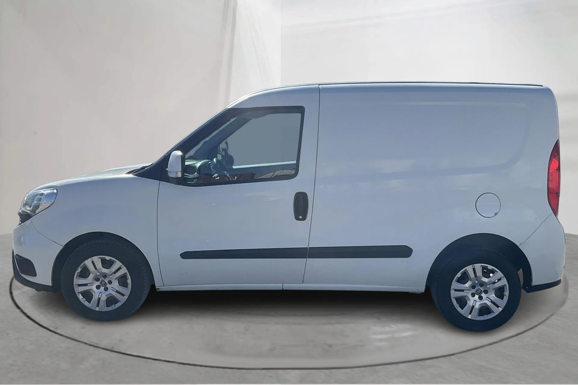 Presentation photo 2 of 11: Fiat Doblo Cargo 1.3 MJT (90hk) - 244 070 km - Manual - white - 2016