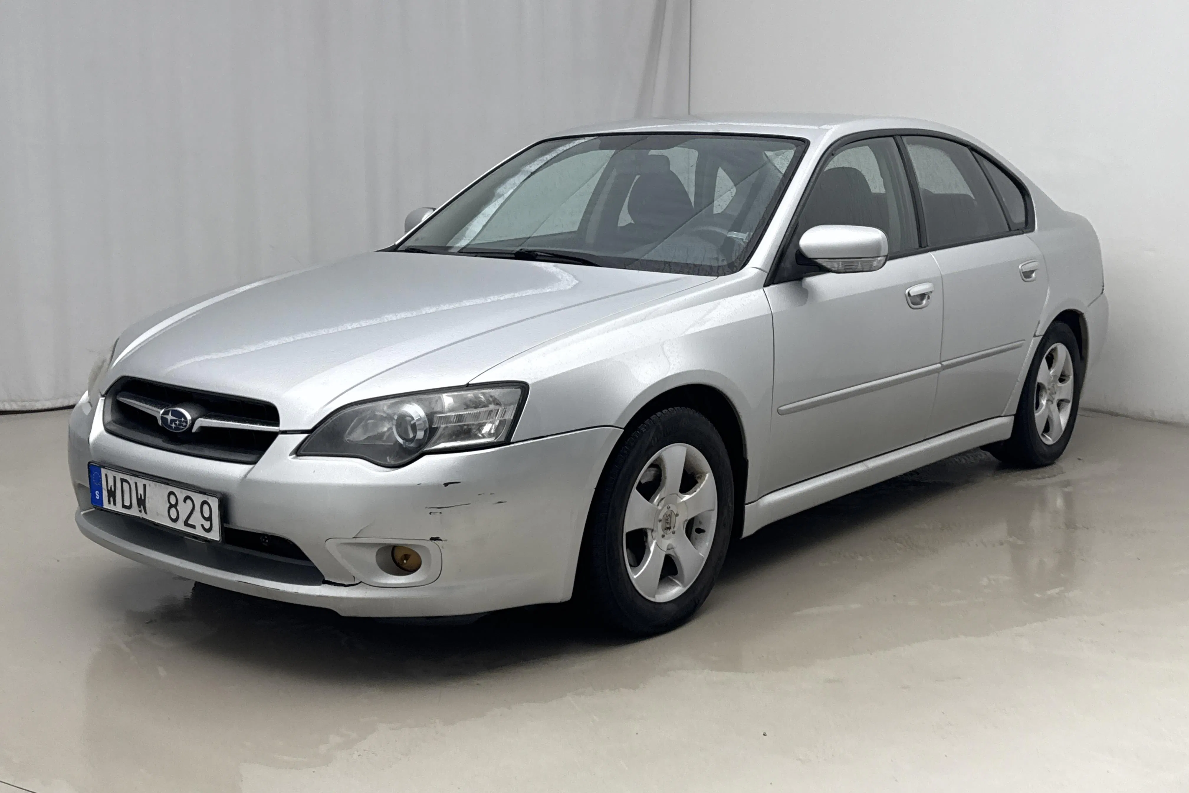 Presentationsfoto 1 av 13: Subaru Legacy 2.5i Sedan (165hk) - 21 992 mil - Automat - silver - 2005