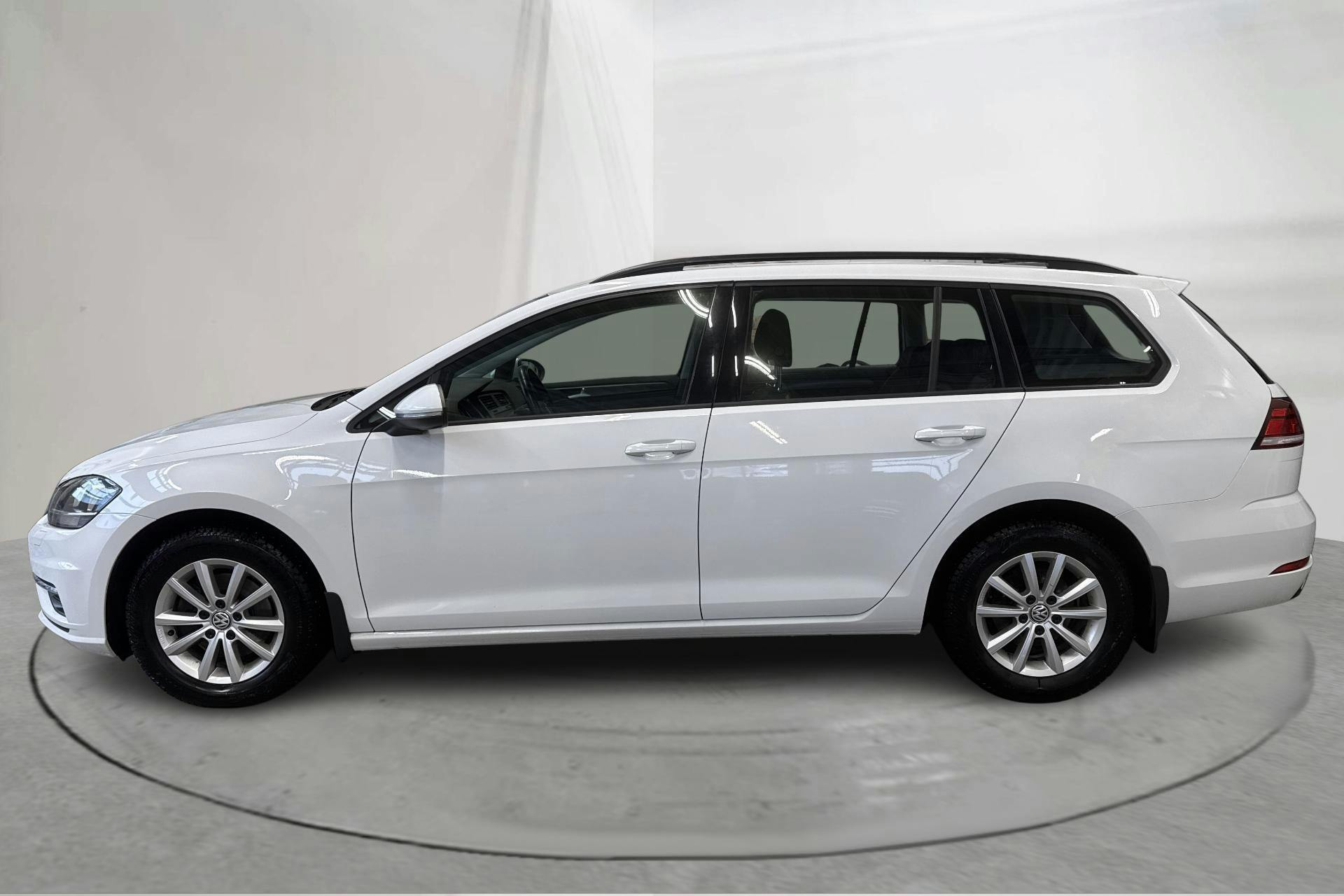 Præsentationsfoto 2 af 15: VW Golf VII 1.0 TSI Sportscombi (110hk) - 83 070 kilometer - Manuel - Hvid - 2018