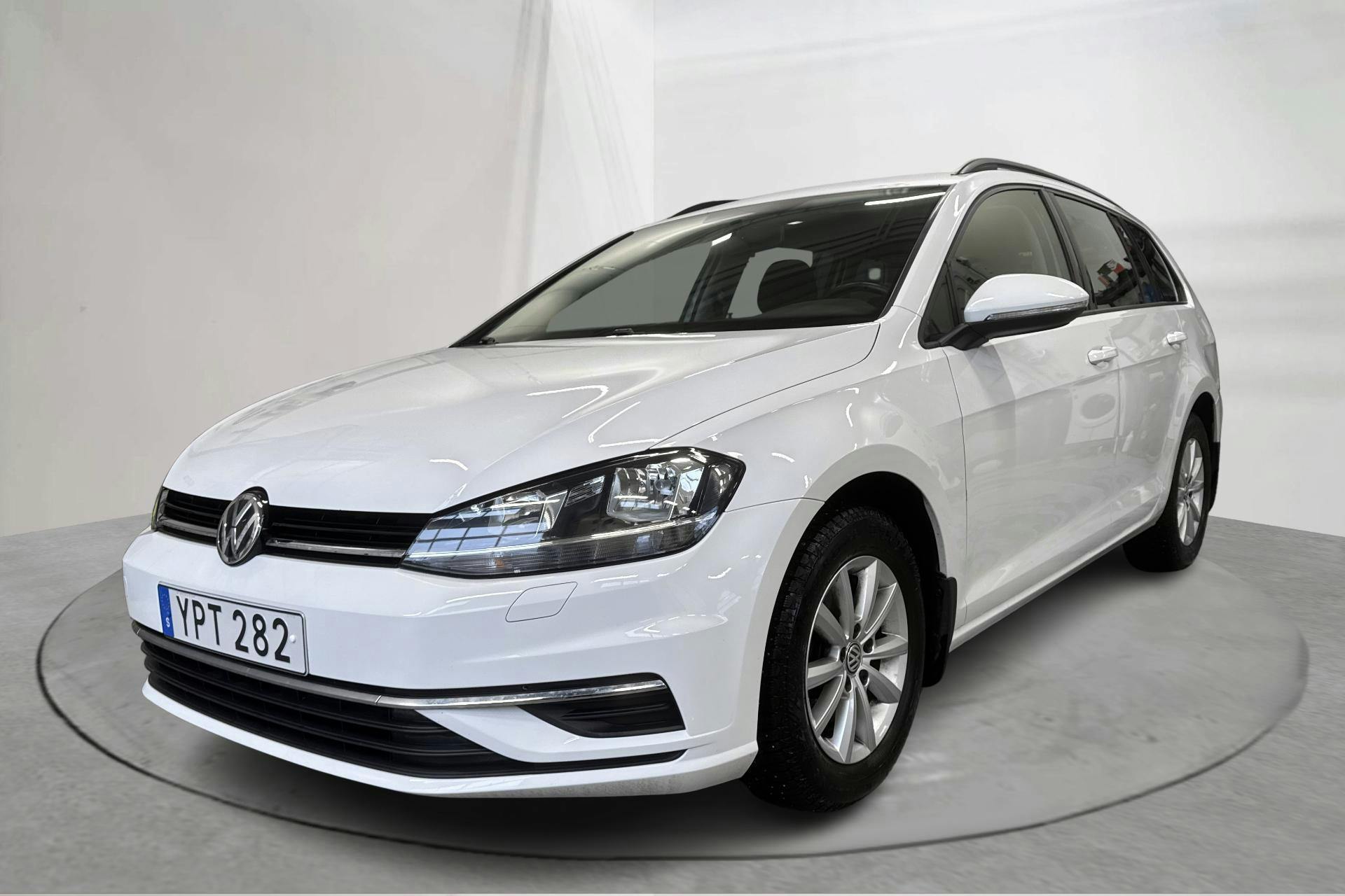 Præsentationsfoto 1 af 15: VW Golf VII 1.0 TSI Sportscombi (110hk) - 83 070 kilometer - Manuel - Hvid - 2018