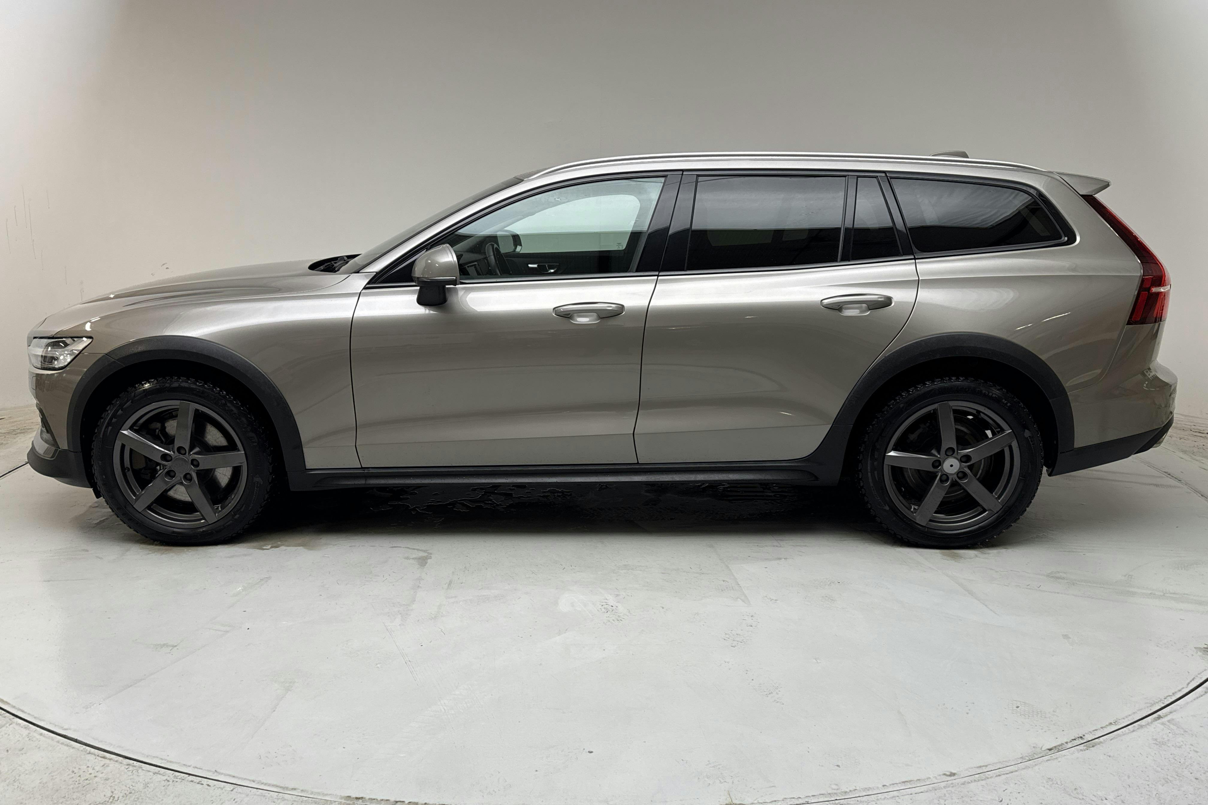 Presentation photo 2 of 16: Volvo V60 B4 Cross Country AWD Mildhybrid, Diesel (197hk) - 155 430 km - Automatic - gray - 2022