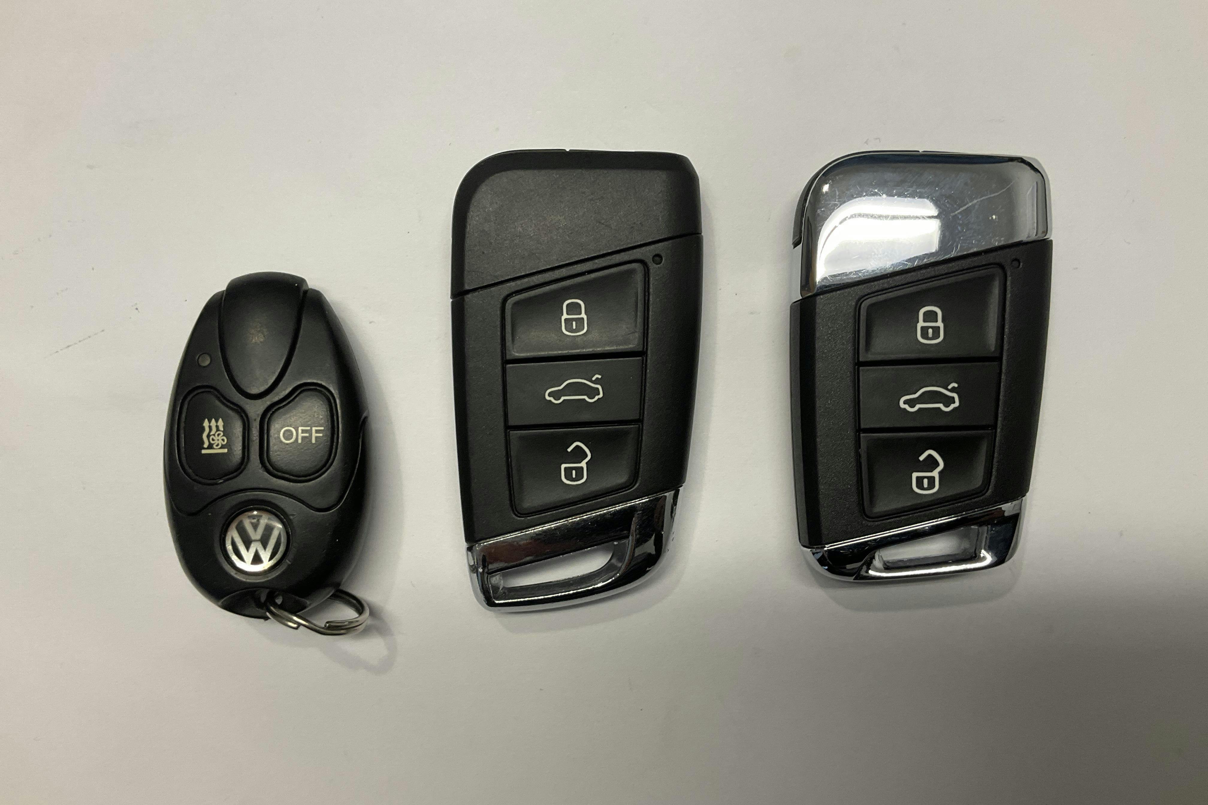 Presentationsfoto 16 av 16: VW Passat 1.4 Plug-in-Hybrid Sportscombi (218hk) - 15 643 mil - Automat - vit - 2016