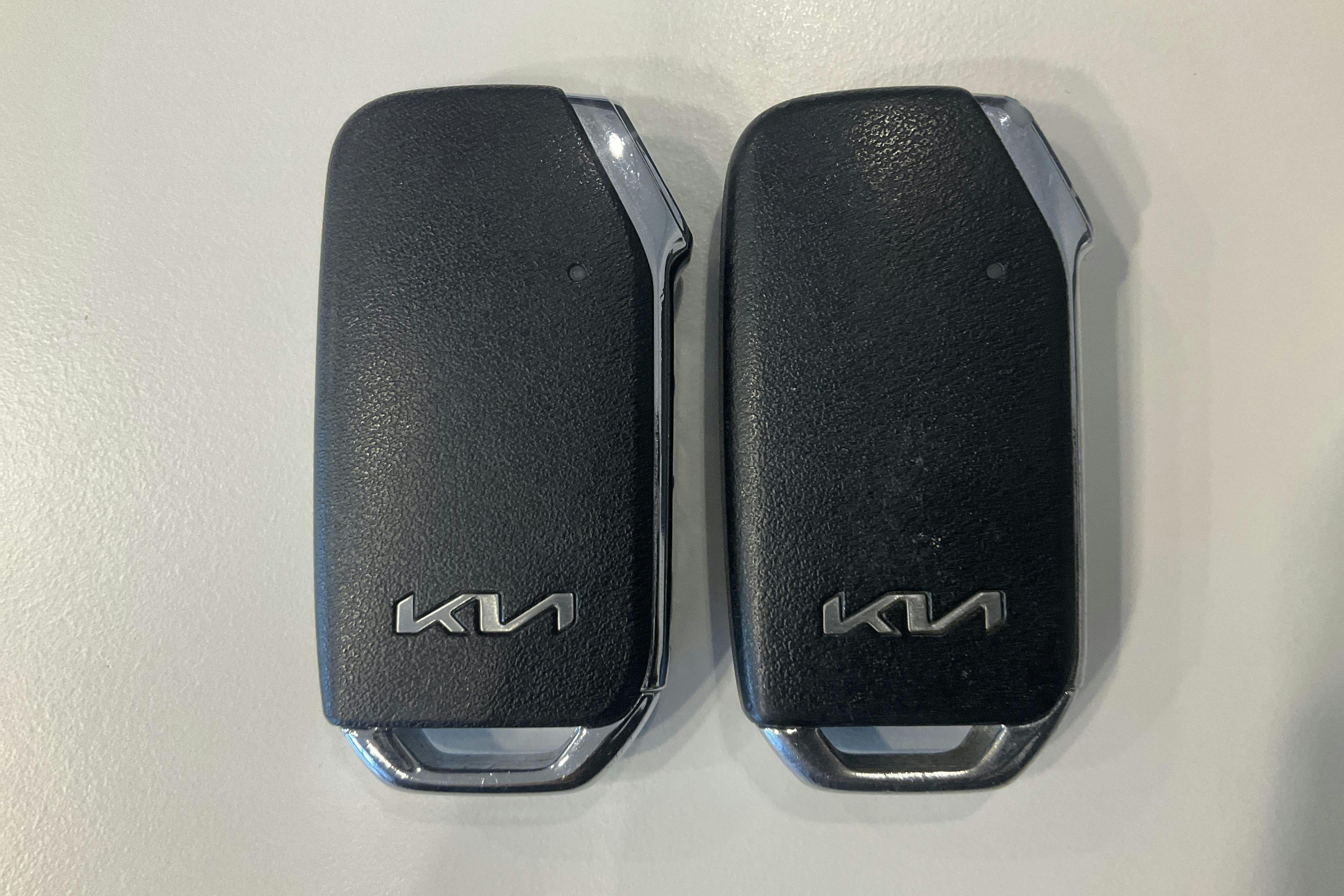 Presentation photo 17 of 17: KIA Niro EV 65kWh (204hk) - 36 140 km - Automatic - white - 2024