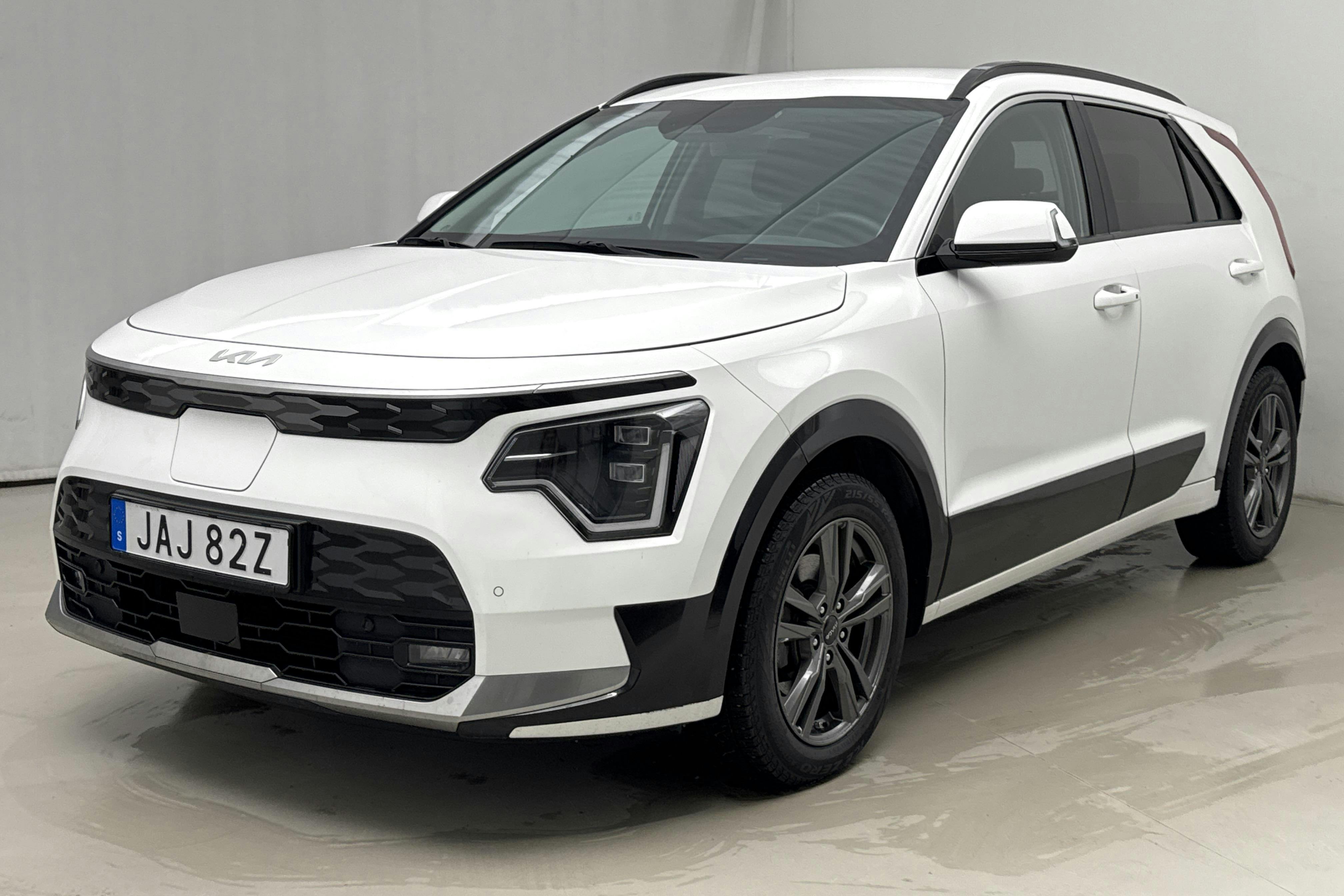 Presentation photo 1 of 17: KIA Niro EV 65kWh (204hk) - 36 140 km - Automatic - white - 2024