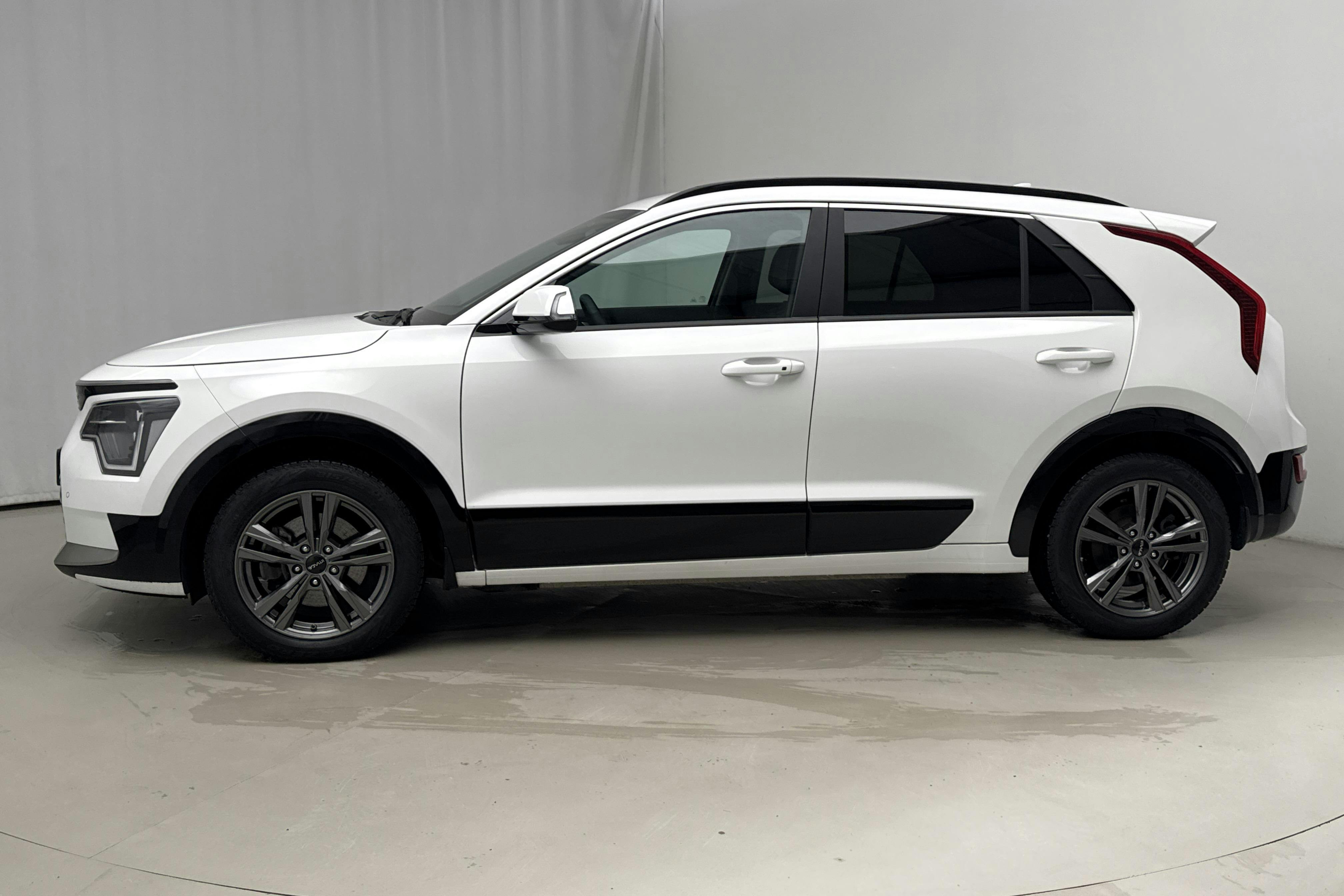 Presentation photo 2 of 17: KIA Niro EV 65kWh (204hk) - 36 140 km - Automatic - white - 2024
