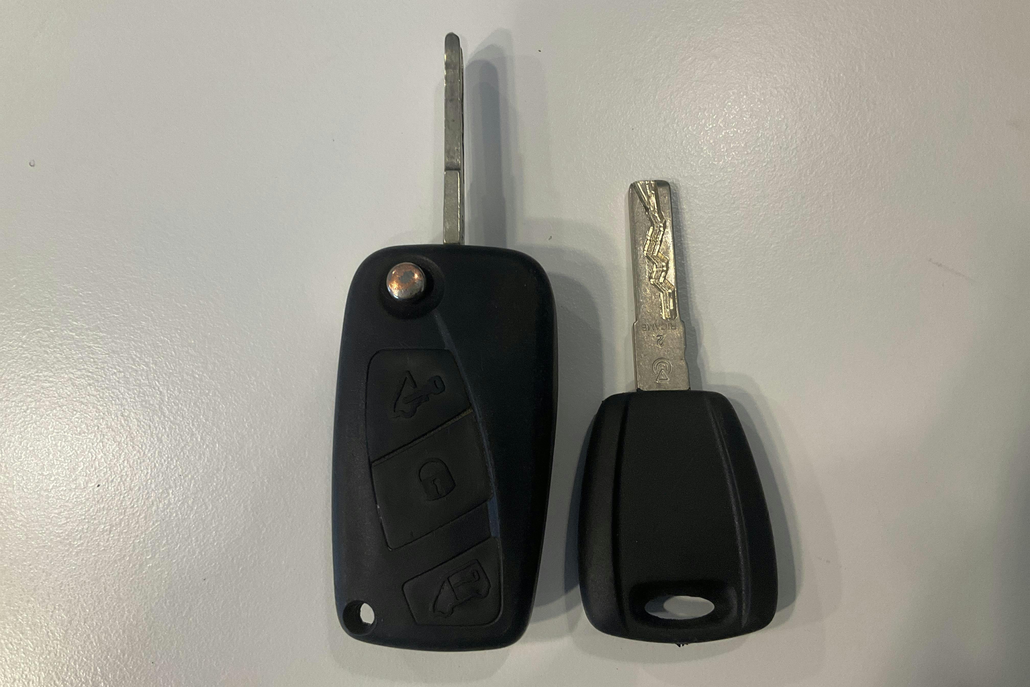 Presentation photo 12 of 12: Peugeot Bipper 1.3 HDi FAP Skåp (75hk) - 84 220 km - Automatic - white - 2011