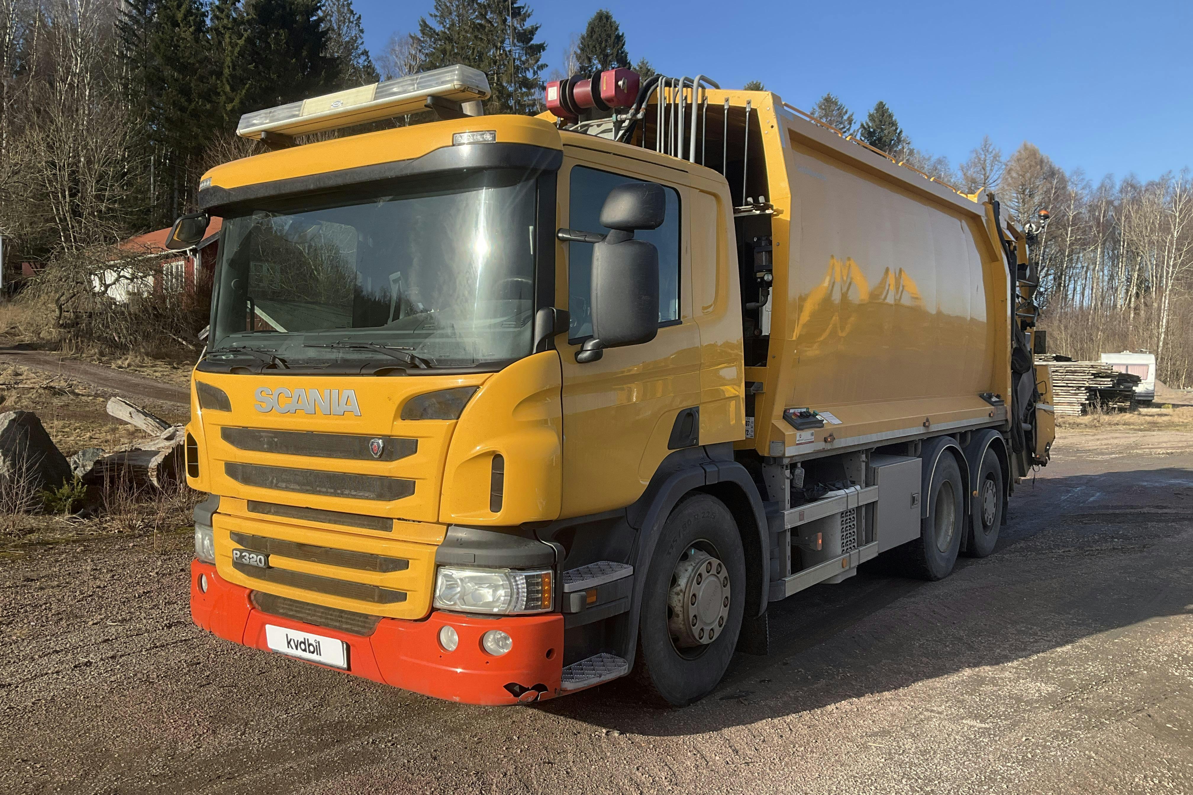 Presentation photo 1 of 29: SCANIA P320LB 6X2*4 HNB - 281 917 km - Automatic - yellow - 2015