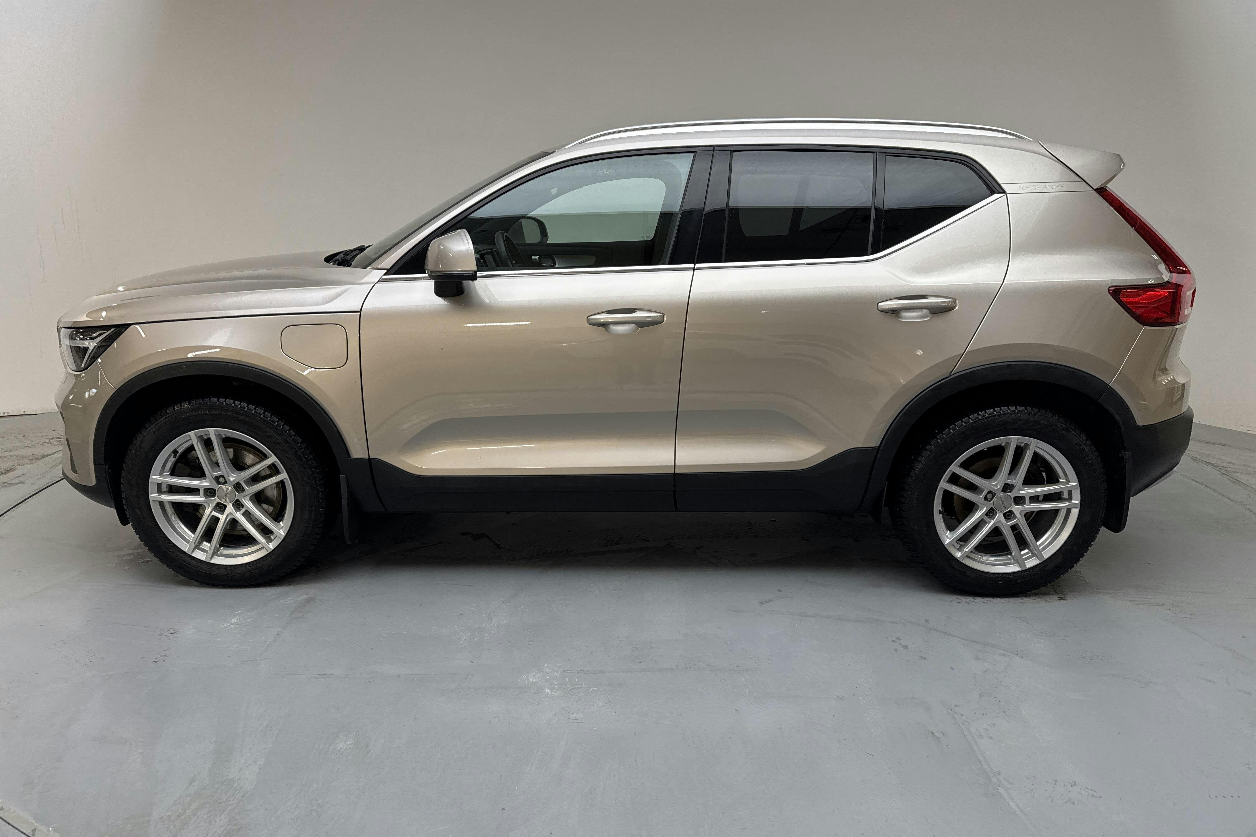 Presentation photo 2 of 20: Volvo XC40 T4 2WD Twin Engine (211hk) - 122 740 km - Automatic - Light Grey - 2023