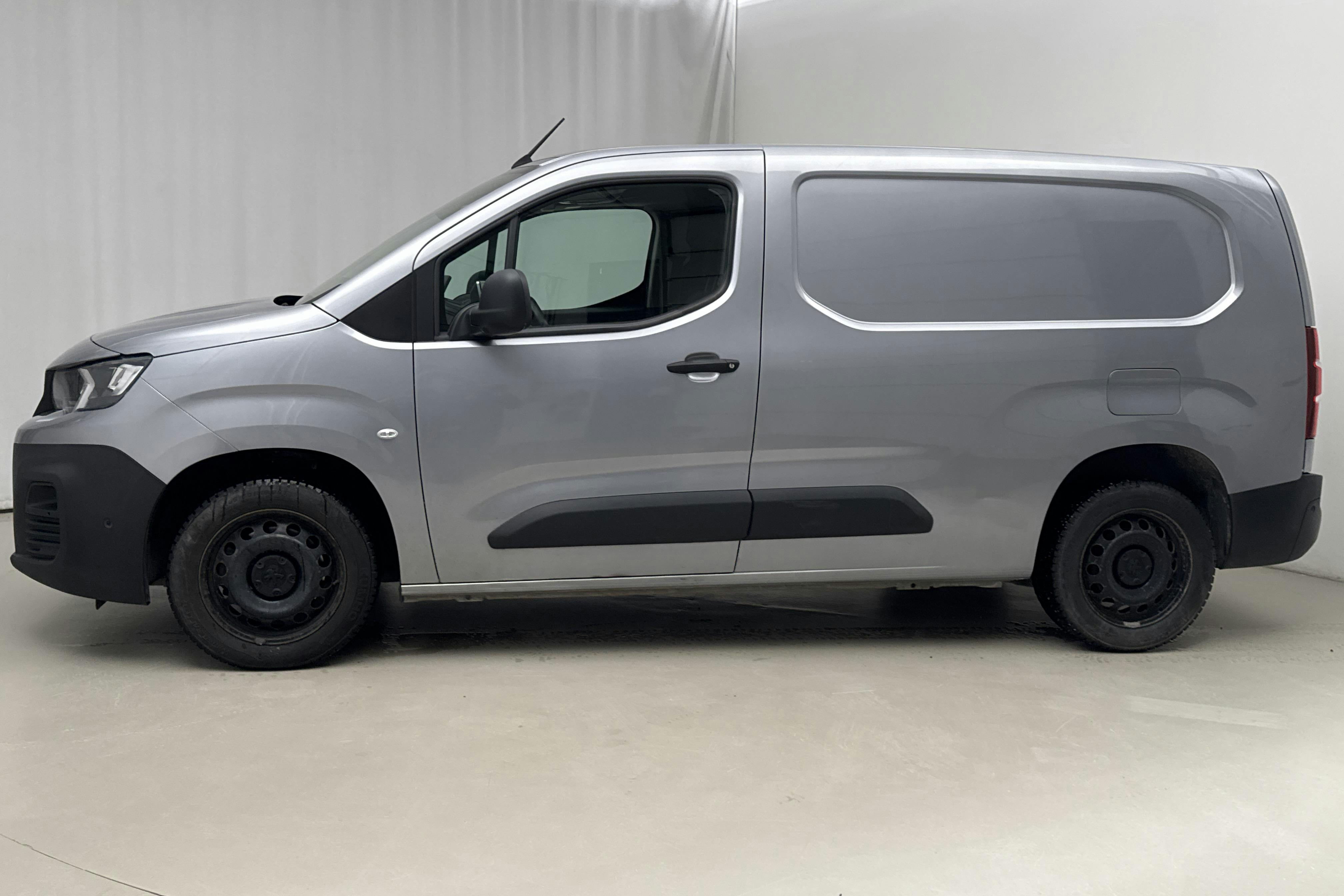 Presentation photo 2 of 13: Peugeot Partner 1.5 HDI Skåp (130hk) - 94 900 km - Automatic - gray - 2020