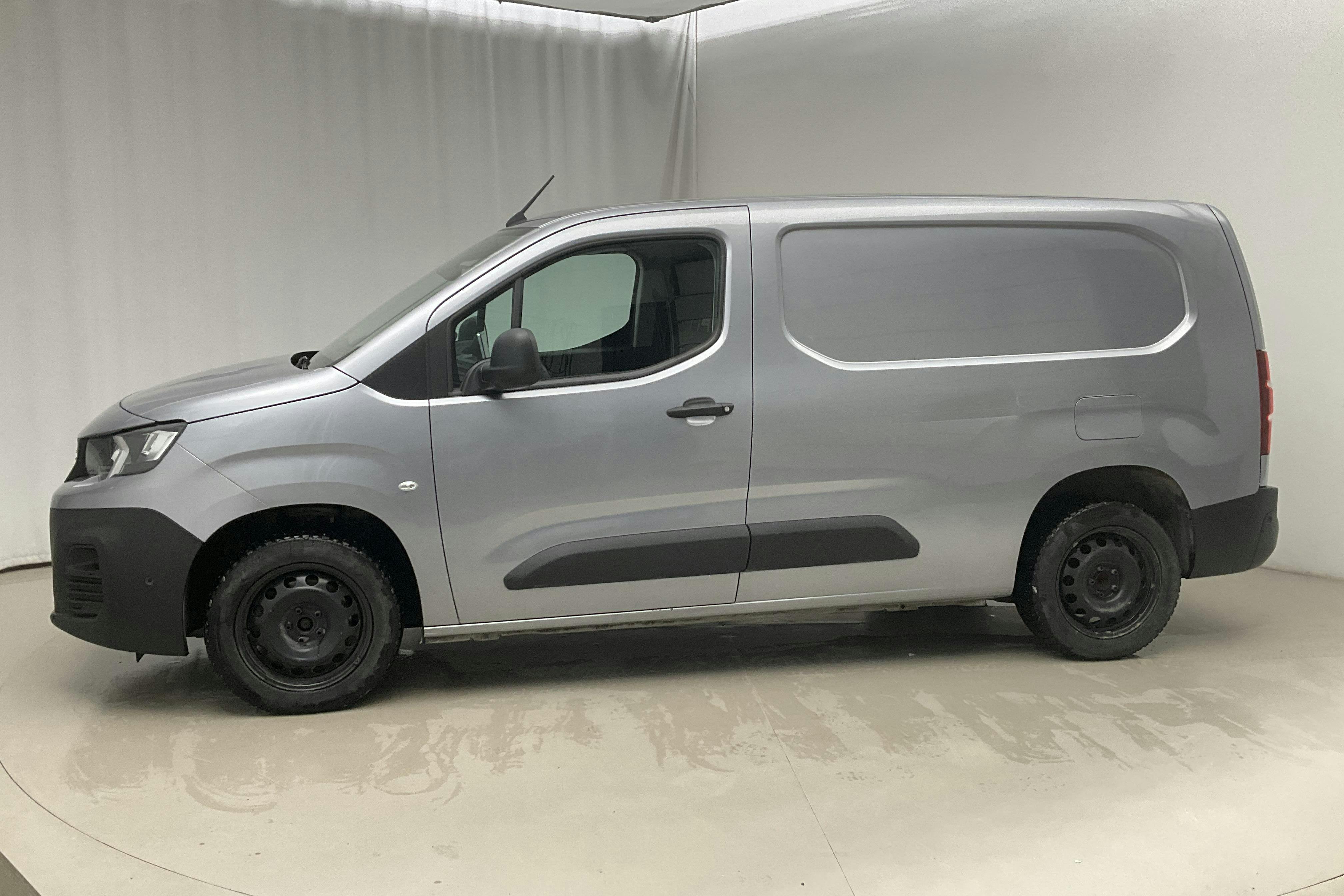 Presentationsfoto 2 av 16: Peugeot Partner 1.5 HDI Skåp (130hk) - 7 267 mil - Automat - grå - 2020