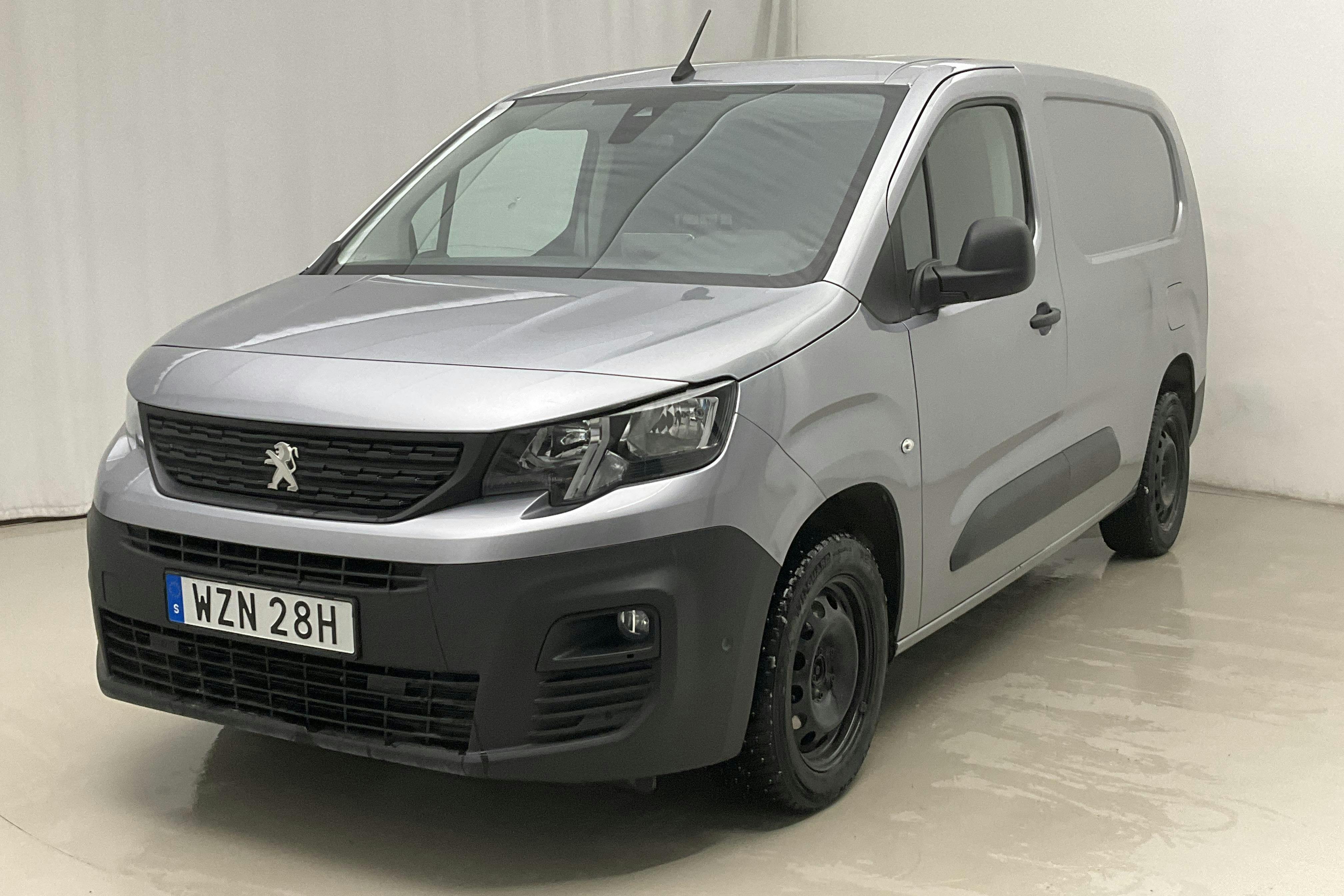 Presentationsfoto 1 av 16: Peugeot Partner 1.5 HDI Skåp (130hk) - 7 267 mil - Automat - grå - 2020