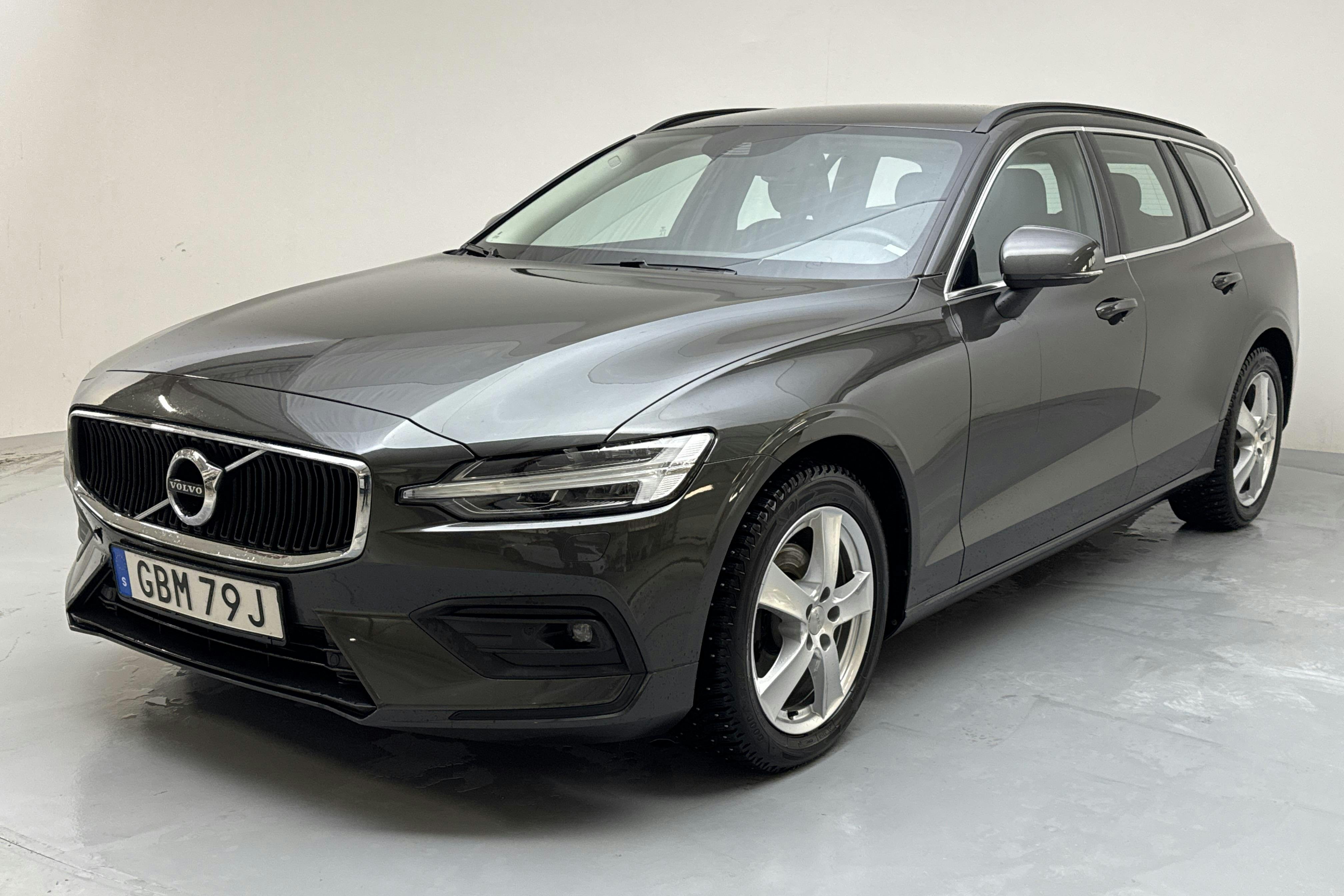 Zdjęcie prezentacyjne 1 z 14: Volvo V60 B4 Mildhybrid, Diesel (197hk) - 52 740 km - Automatyczna - Dark Grey - 2022