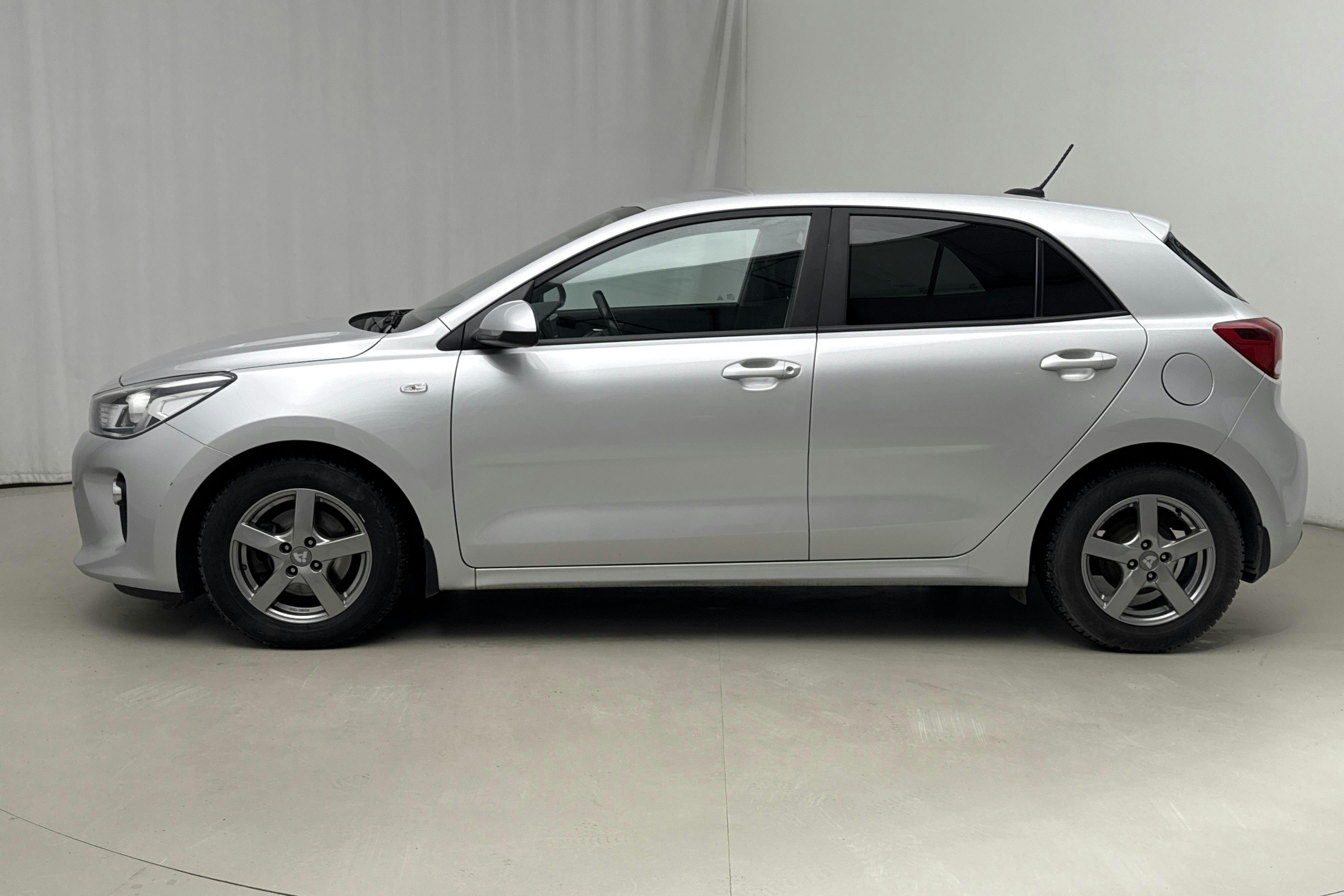 Presentation photo 2 of 16: KIA Rio 1.0 T-GDi (120hk) - 92 730 km - Automatic - gray - 2019