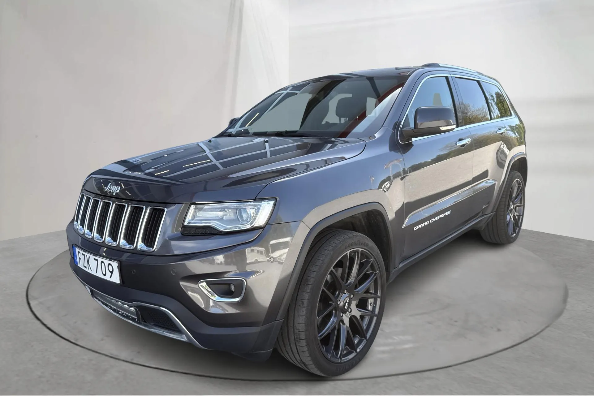 Presentation photo 1 of 17: Jeep Grand Cherokee 3.0 CRD V6 AWD (250hk) - 147 660 km - Automatic - gray - 2016