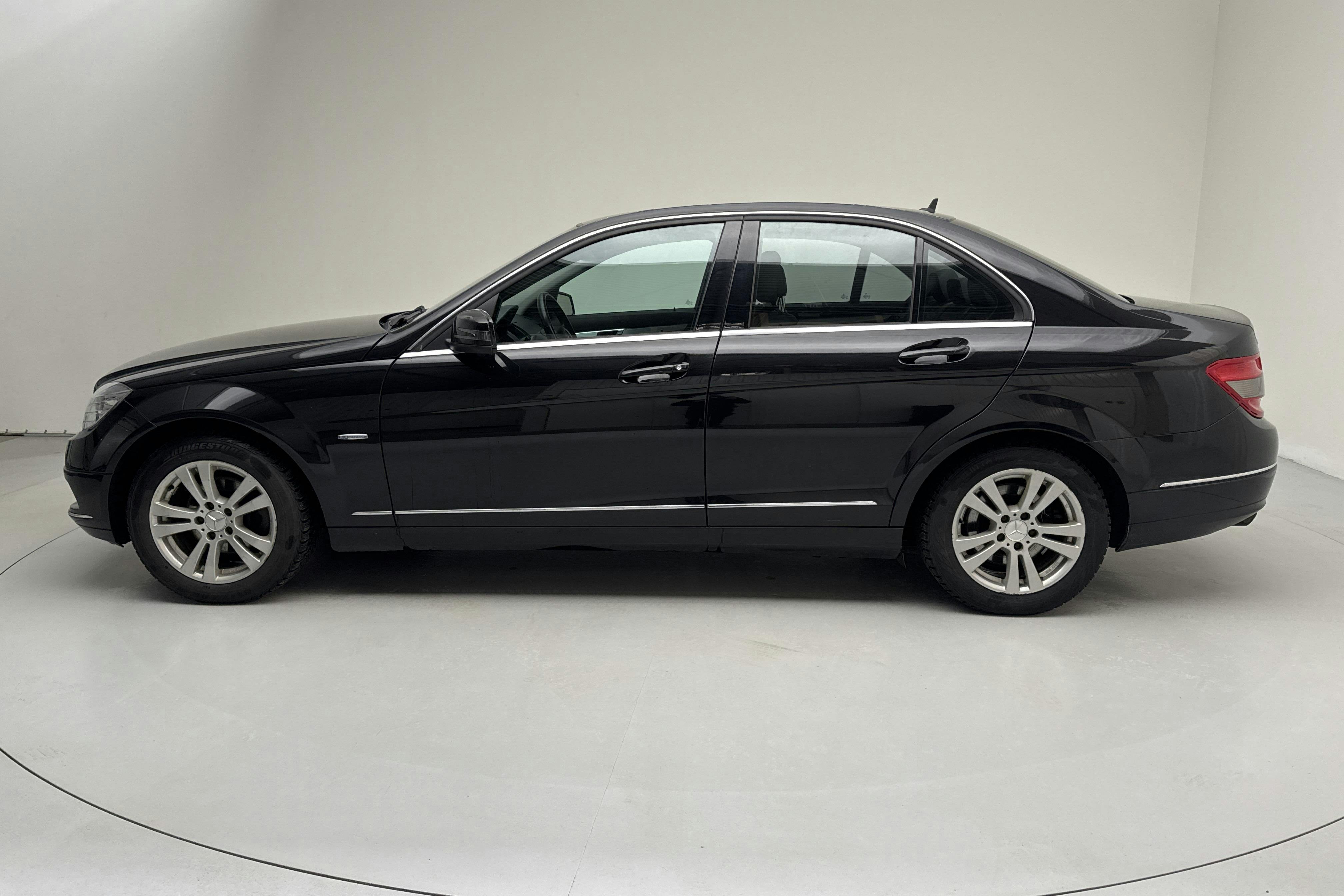 Presentation photo 2 of 12: Mercedes C 200 CDI BlueEfficiency W204 (136hk) - 195 760 km - Automatic - black - 2010
