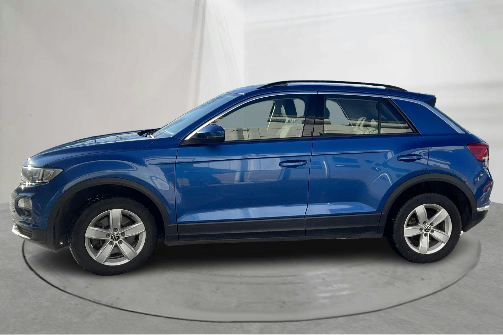 Presentationsfoto 2 av 15: VW T-Roc 2.0 TDI 4MOTION (150hk) - 15 260 mil - Automat - blå - 2021