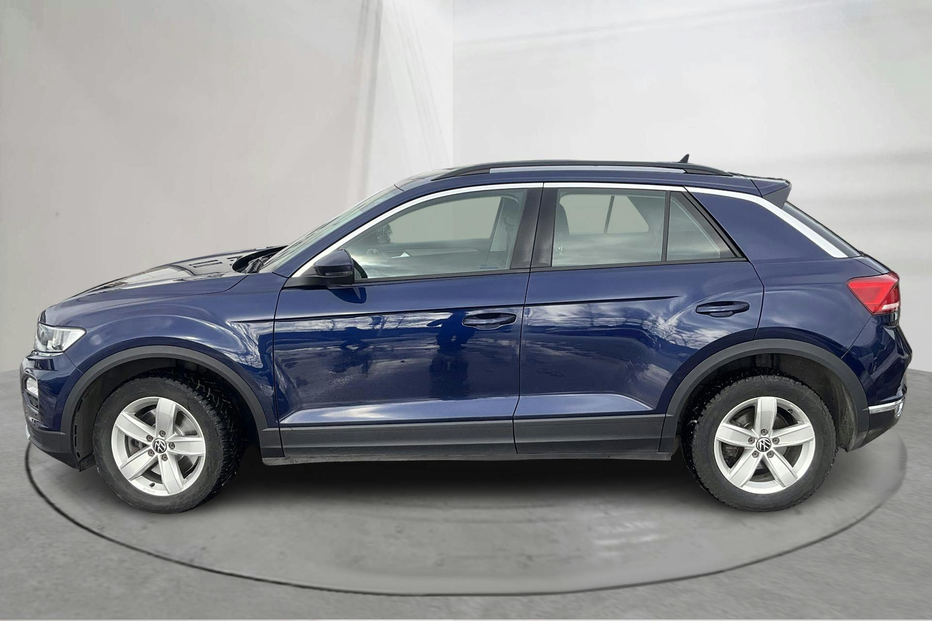 Presentationsfoto 2 av 15: VW T-Roc 2.0 TDI 4MOTION (150hk) - 15 703 mil - Automat - Dark Blue - 2021
