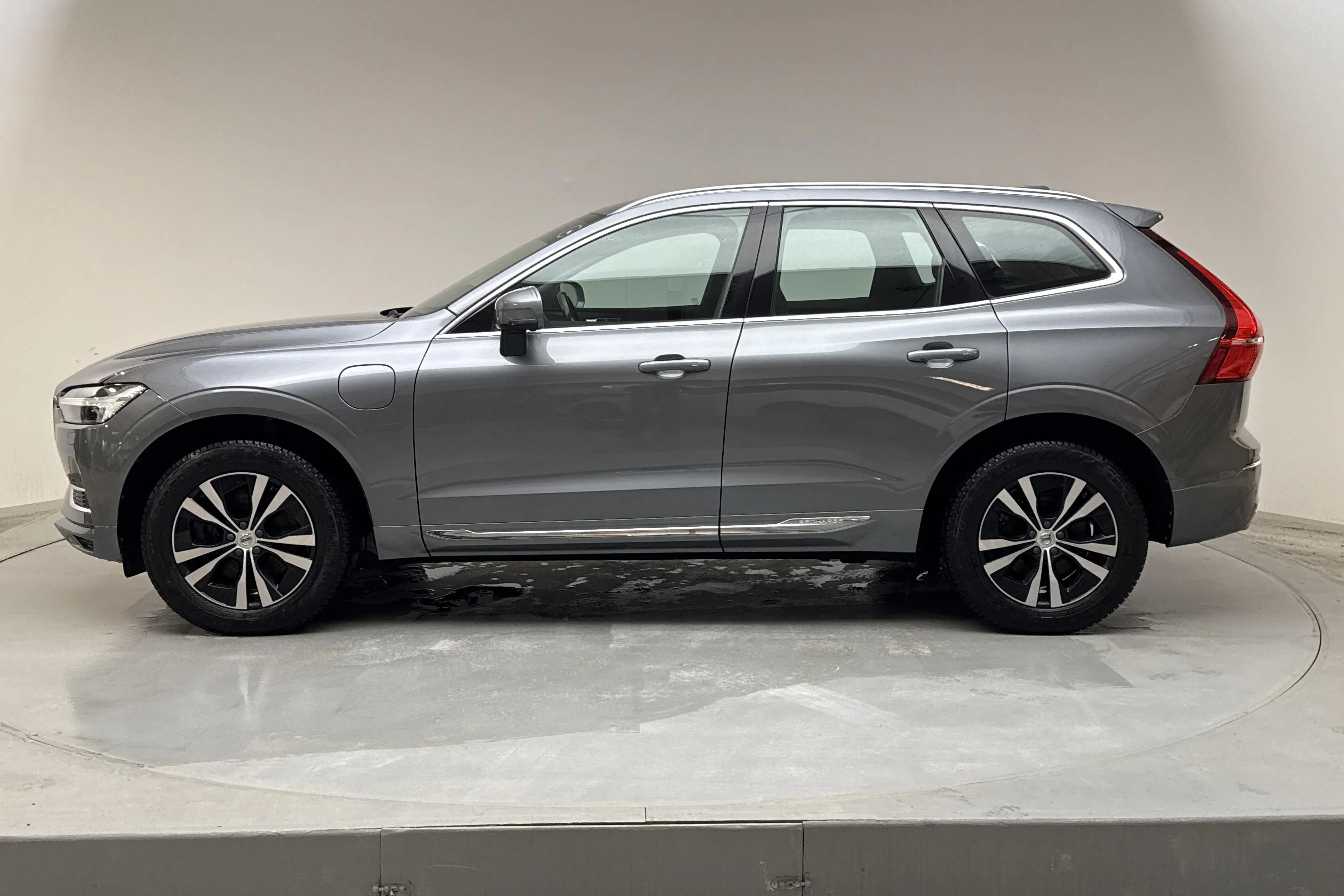 Presentationsfoto 2 av 23: Volvo XC60 T8 AWD Recharge (390hk) - 11 828 mil - Automat - grå - 2021