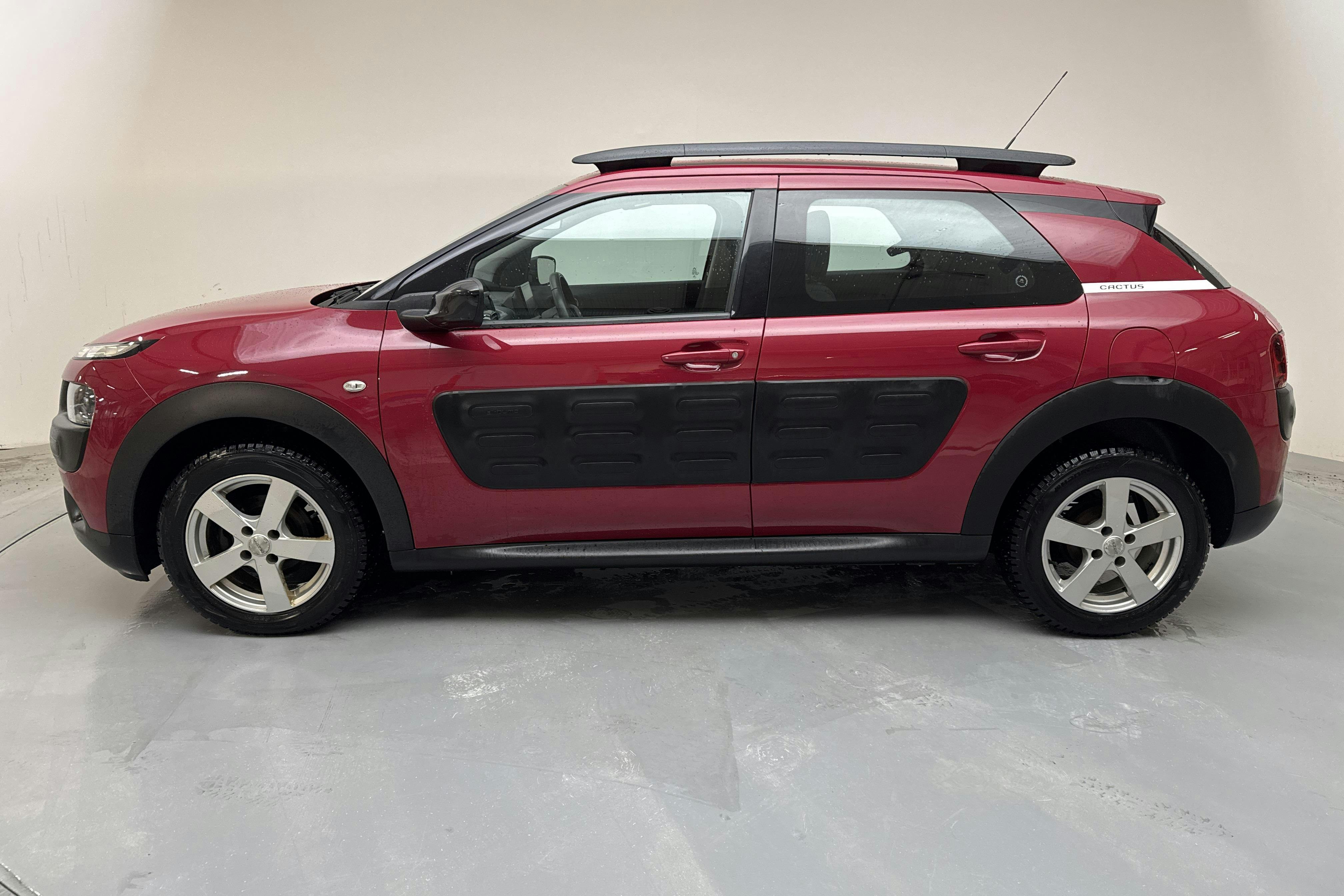 Presentation photo 2 of 13: Citroën C4 Cactus PureTech (82hk) - 136 310 km - Manual - red - 2016