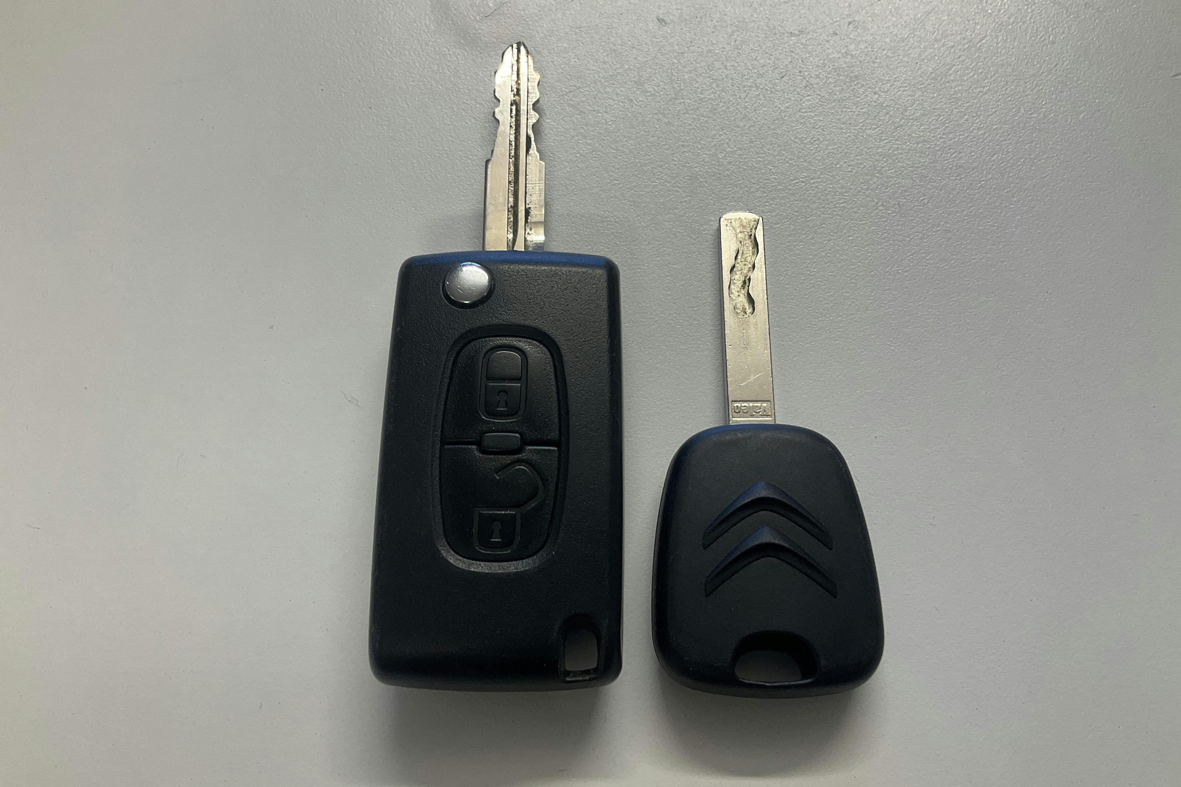 Presentation photo 12 of 12: Citroën C-Zero (64hk) - 32 120 km - Automatic - black - 2011