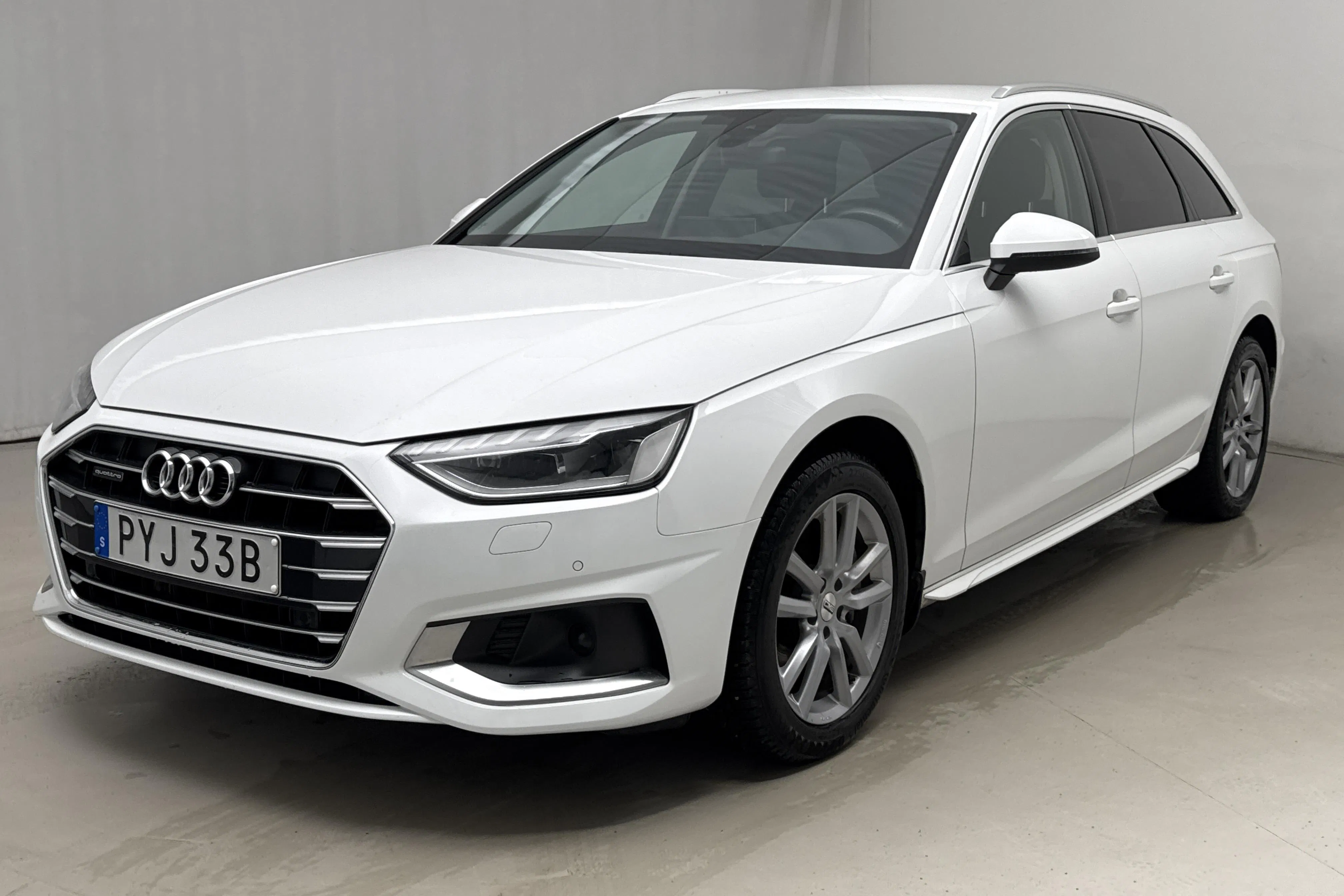 Presentationsfoto 1 av 15: Audi A4 Avant 40 TDI quattro (204hk) - 12 895 mil - Automat - vit - 2021