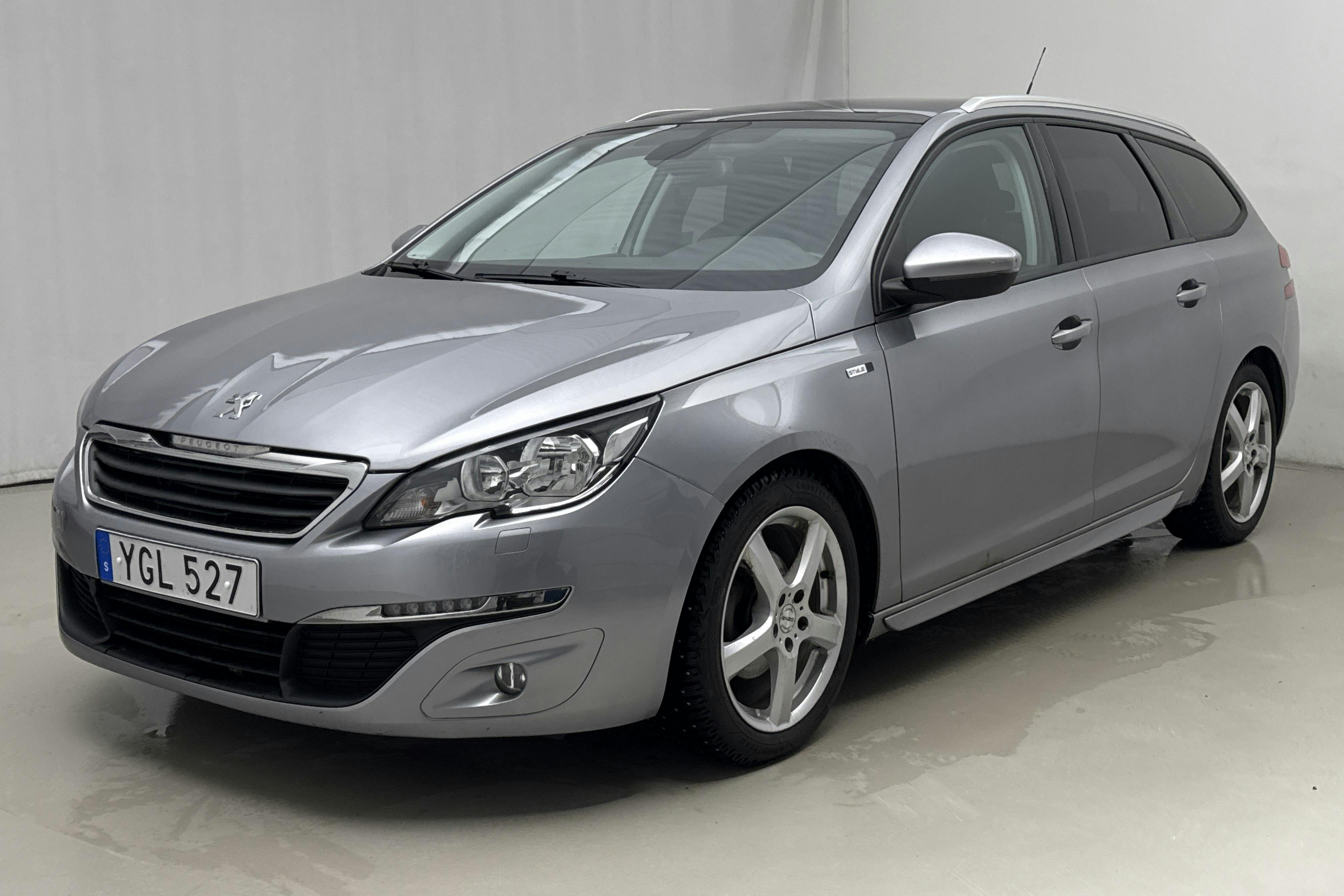 Presentation photo 1 of 16: Peugeot 308 SW PureTech (130hk) - 87 660 km - Automatic - gray - 2016