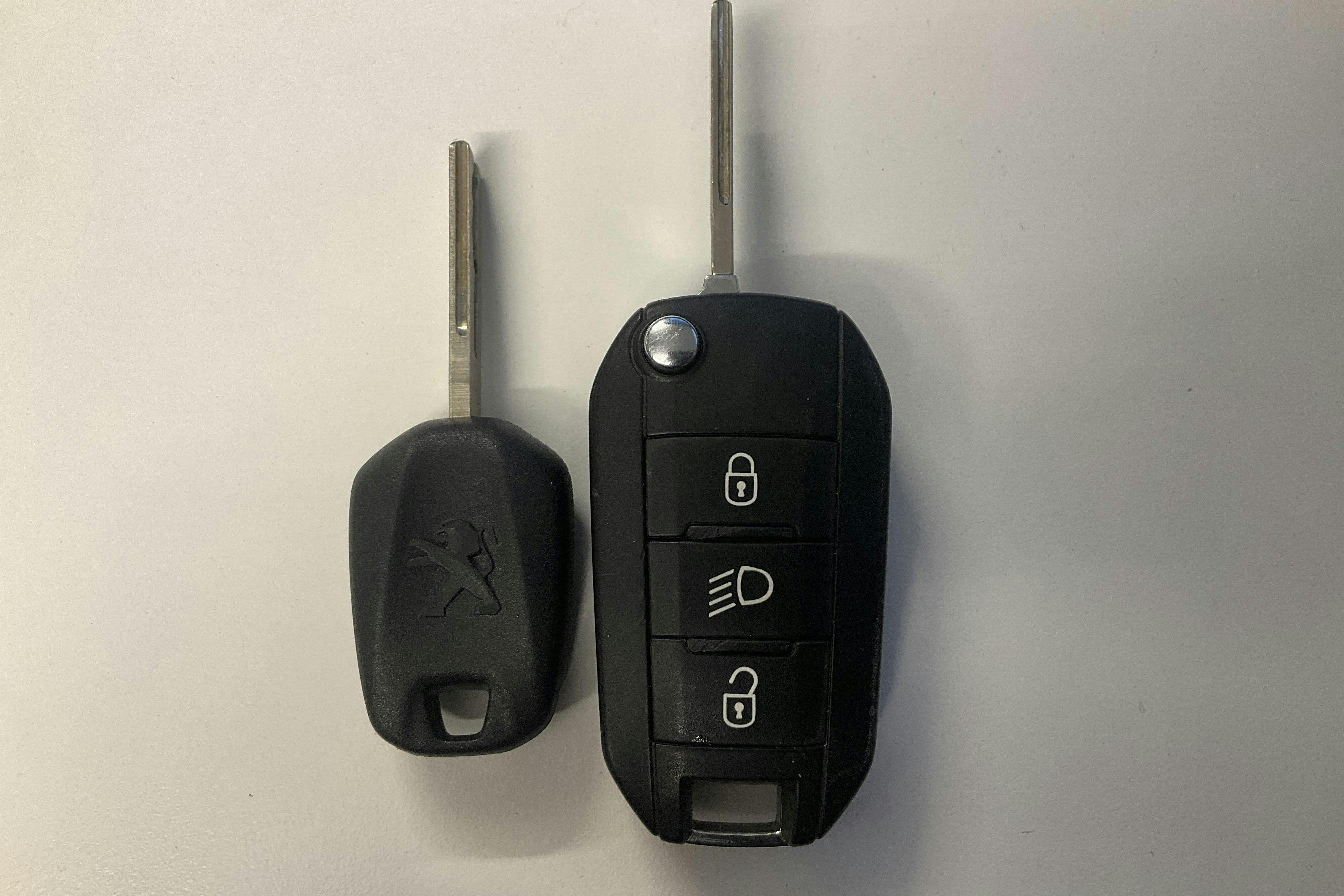 Presentation photo 16 of 16: Peugeot 308 SW PureTech (130hk) - 87 660 km - Automatic - gray - 2016