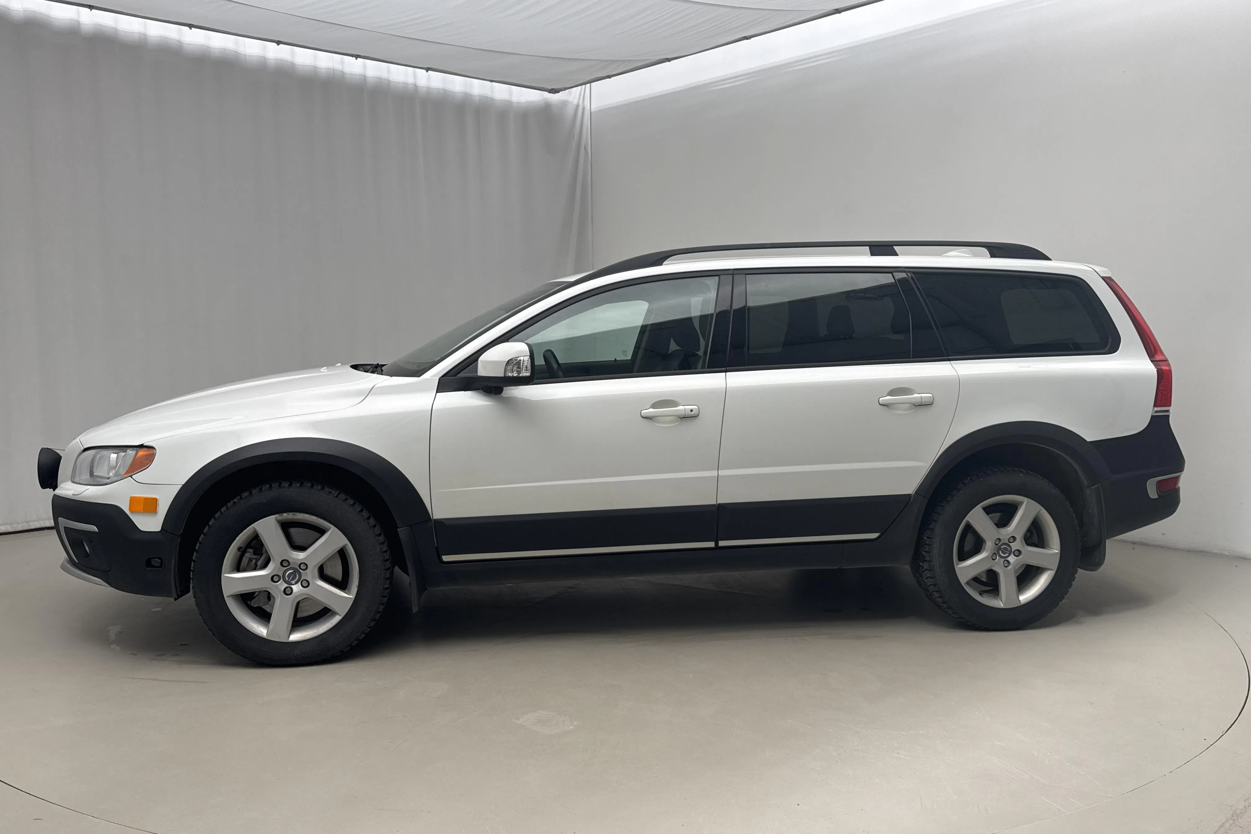 Presentationsfoto 2 av 12: Volvo XC70 II D5 AWD (215hk) - 25 142 mil - Automat - vit - 2014