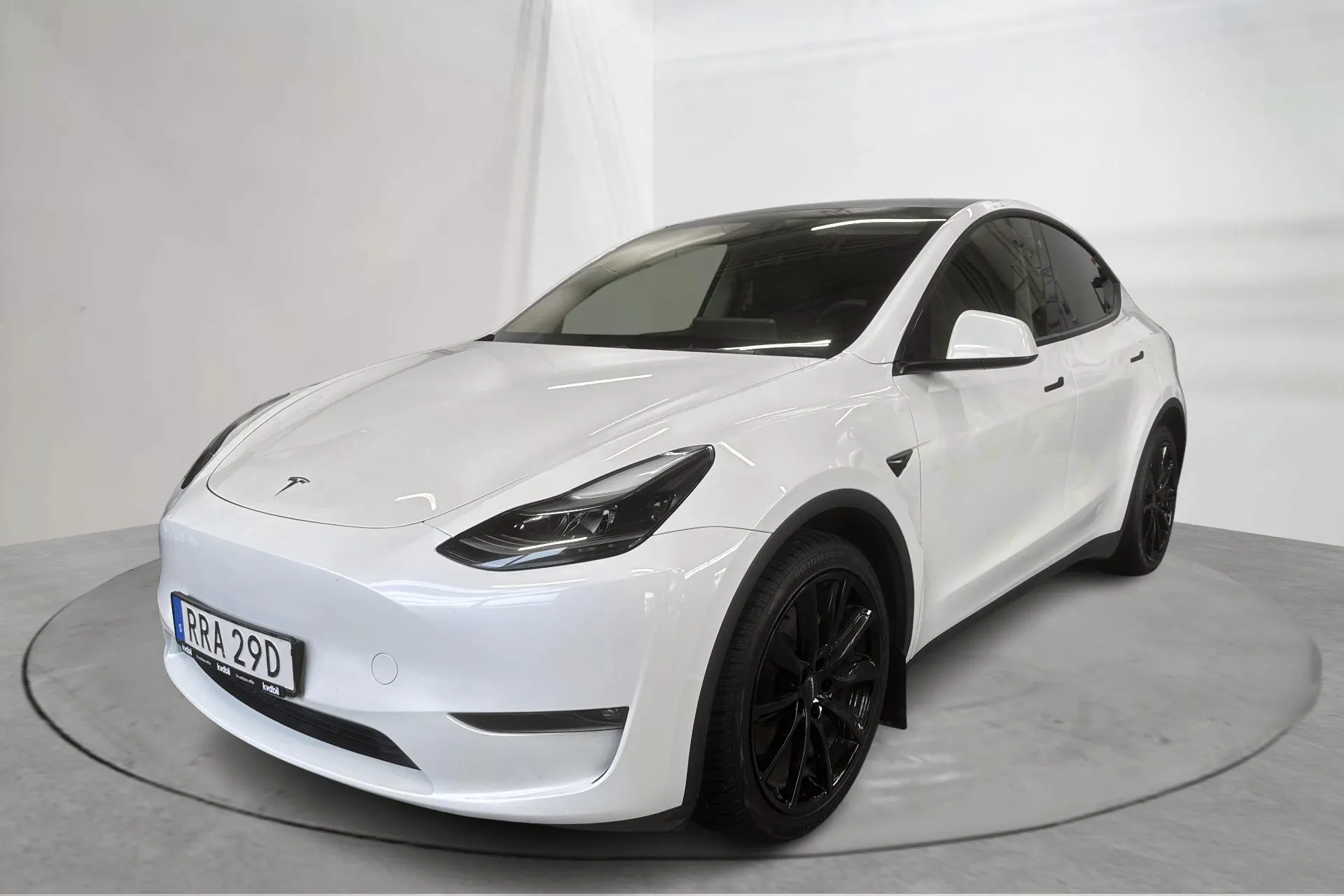 Presentationsfoto 1 av 17: Tesla Model Y Long Range Dual Motor AWD - 11 805 mil - Automat - vit - 2023